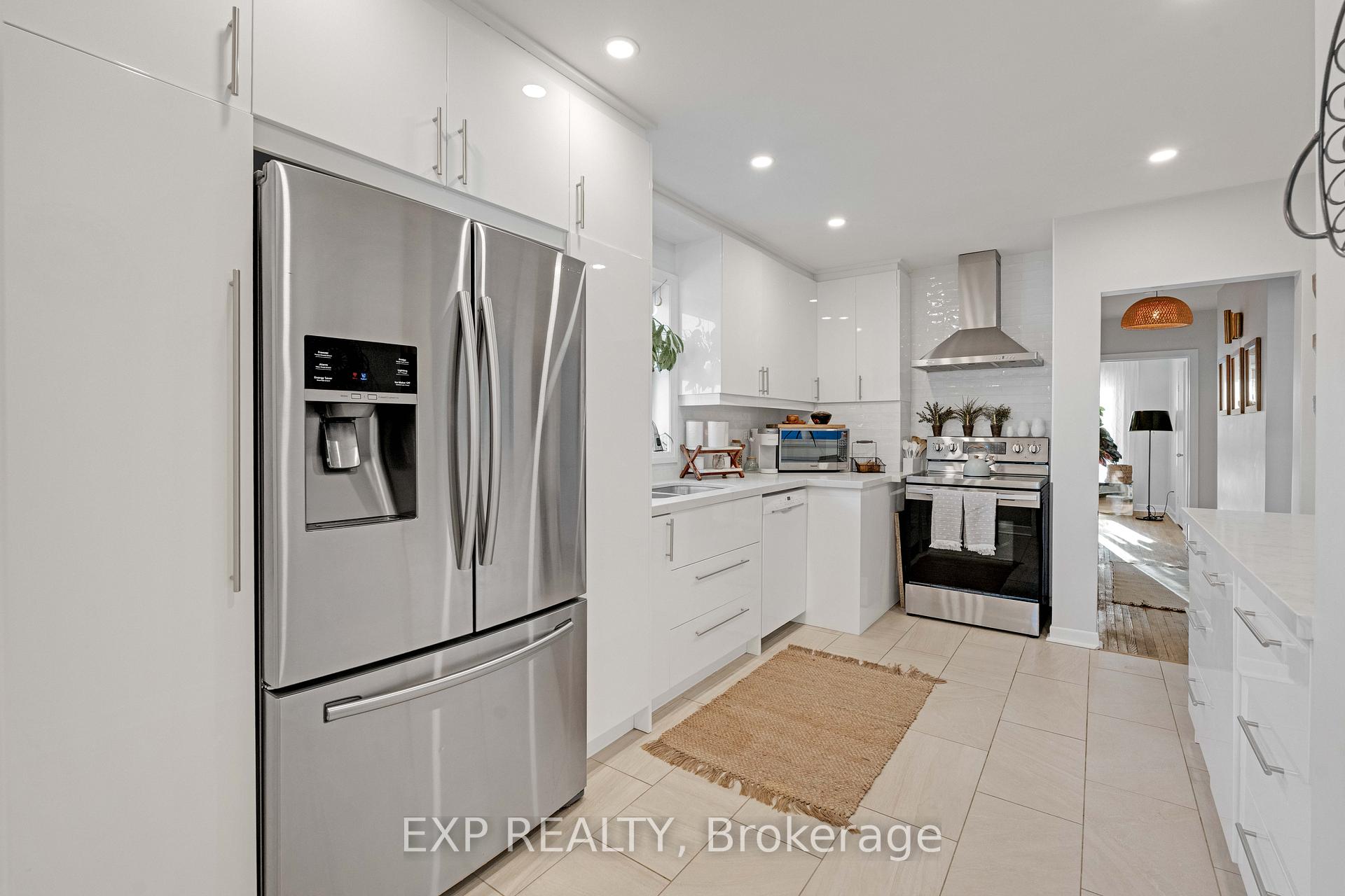 Photo 10 of 204 North Carson Street, Etobicoke, Alderwood — HOMEH