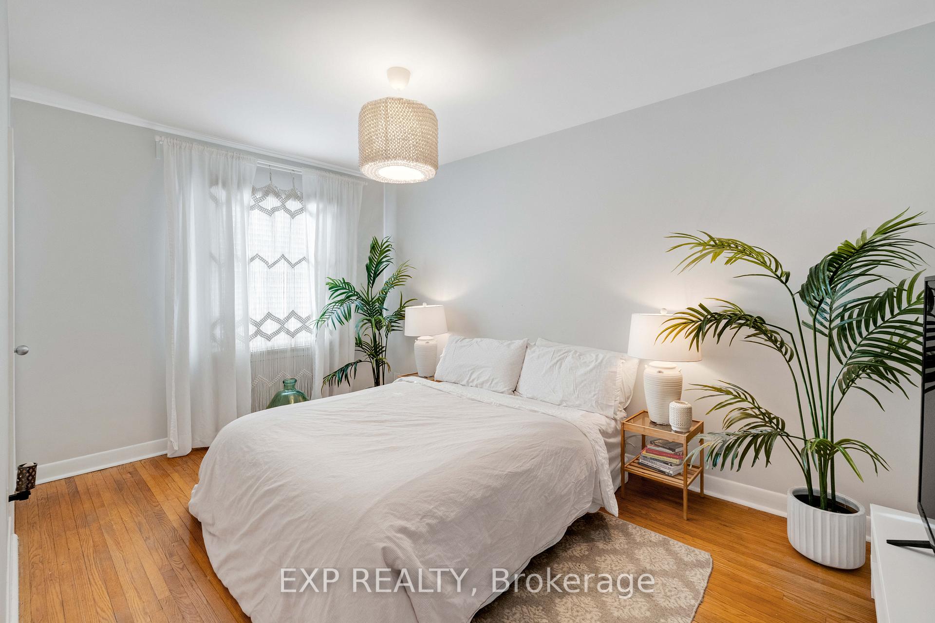 Photo 11 of 204 North Carson Street, Etobicoke, Alderwood — HOMEH