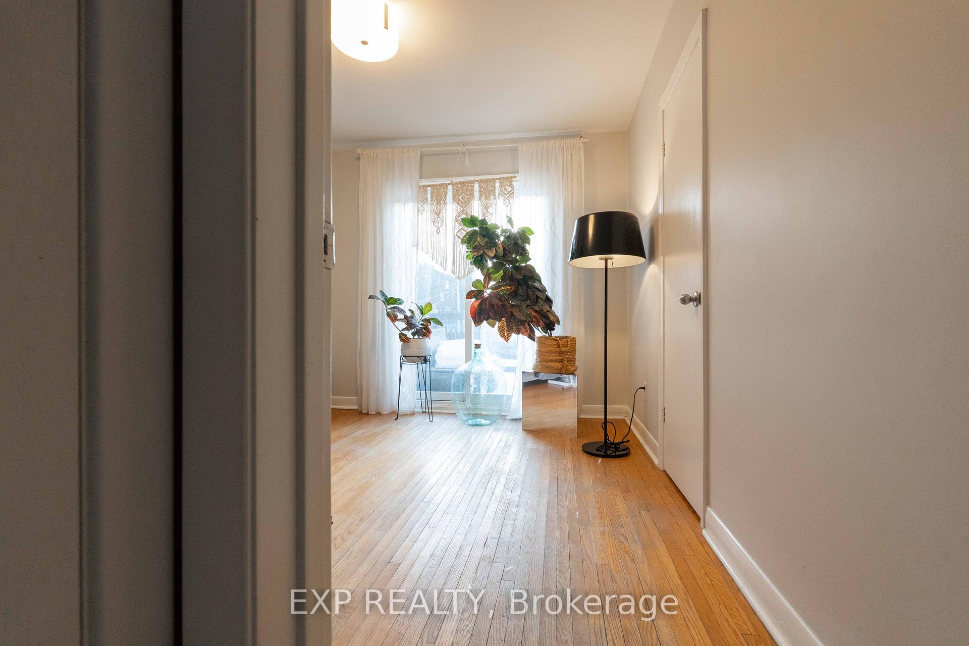 Photo 12 of 204 North Carson Street, Etobicoke, Alderwood — HOMEH