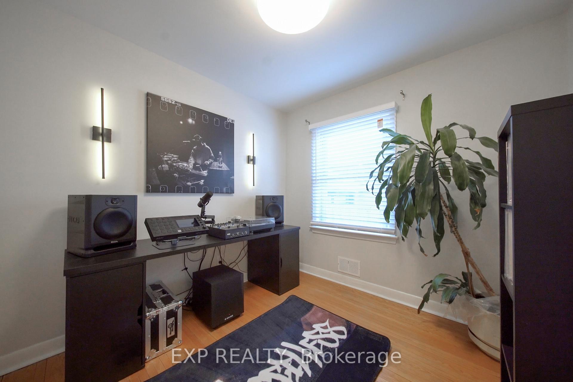 Photo 13 of 204 North Carson Street, Etobicoke, Alderwood — HOMEH