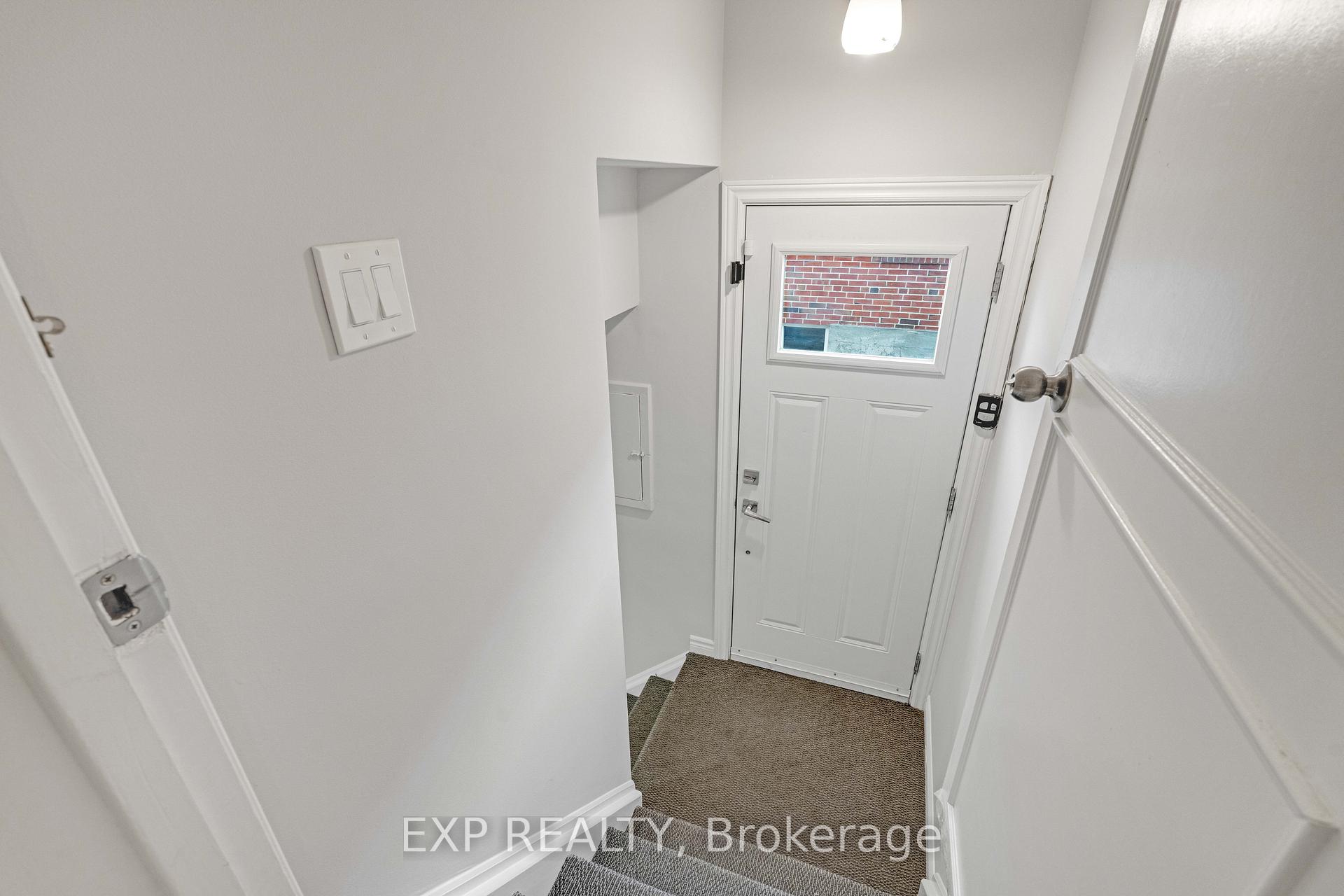 Photo 14 of 204 North Carson Street, Etobicoke, Alderwood — HOMEH