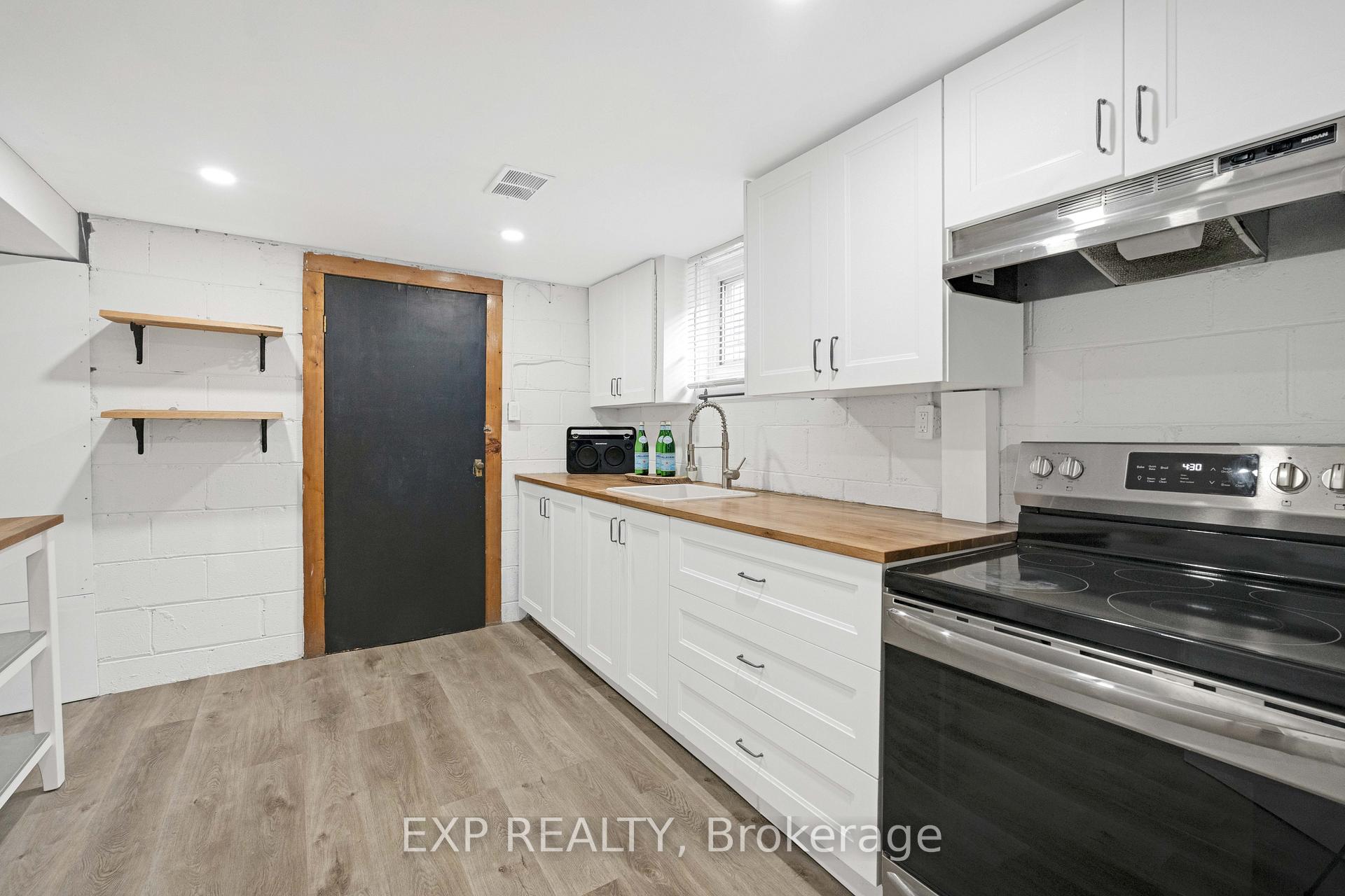 Photo 21 of 204 North Carson Street, Etobicoke, Alderwood — HOMEH