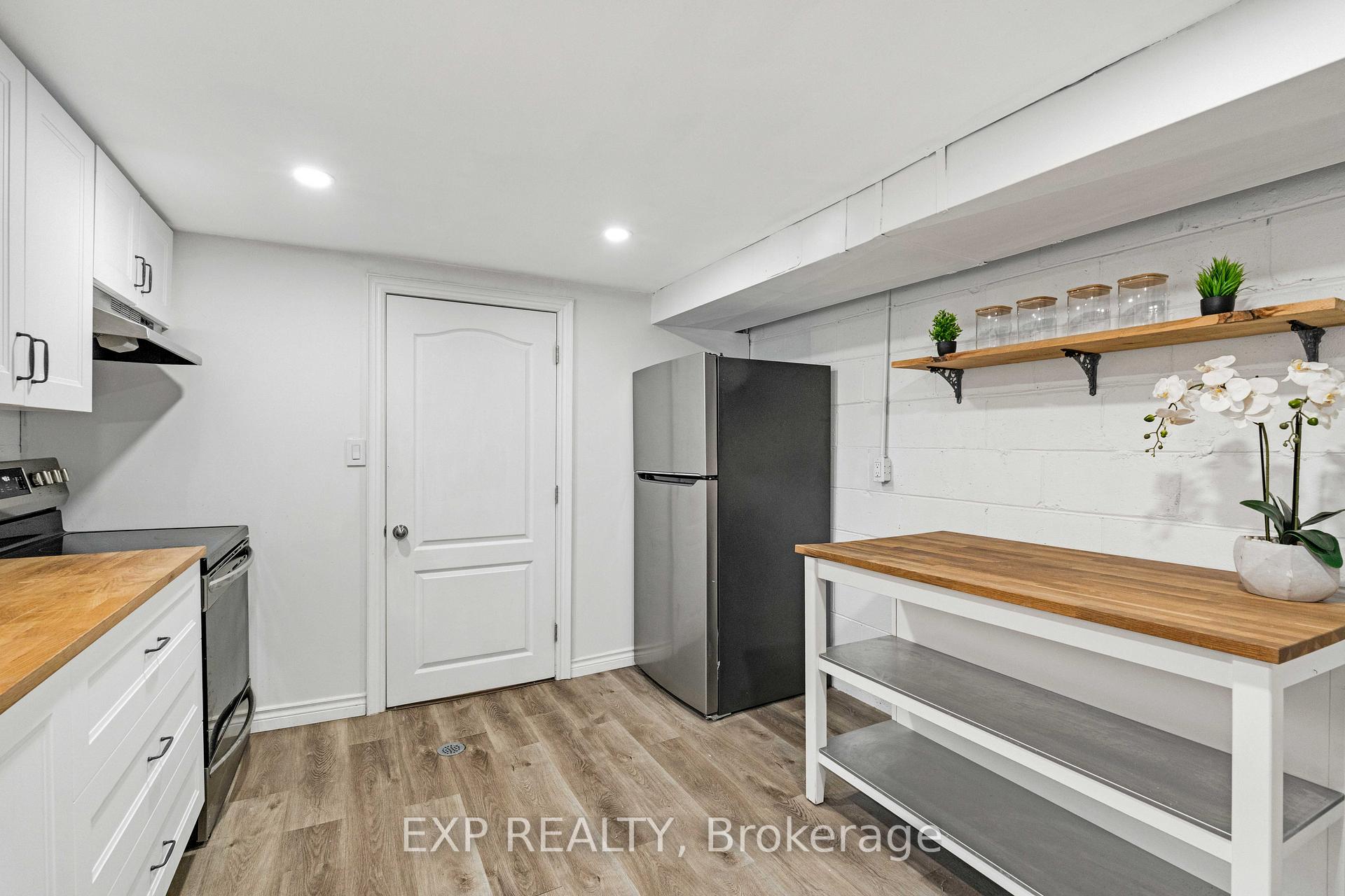 Photo 22 of 204 North Carson Street, Etobicoke, Alderwood — HOMEH