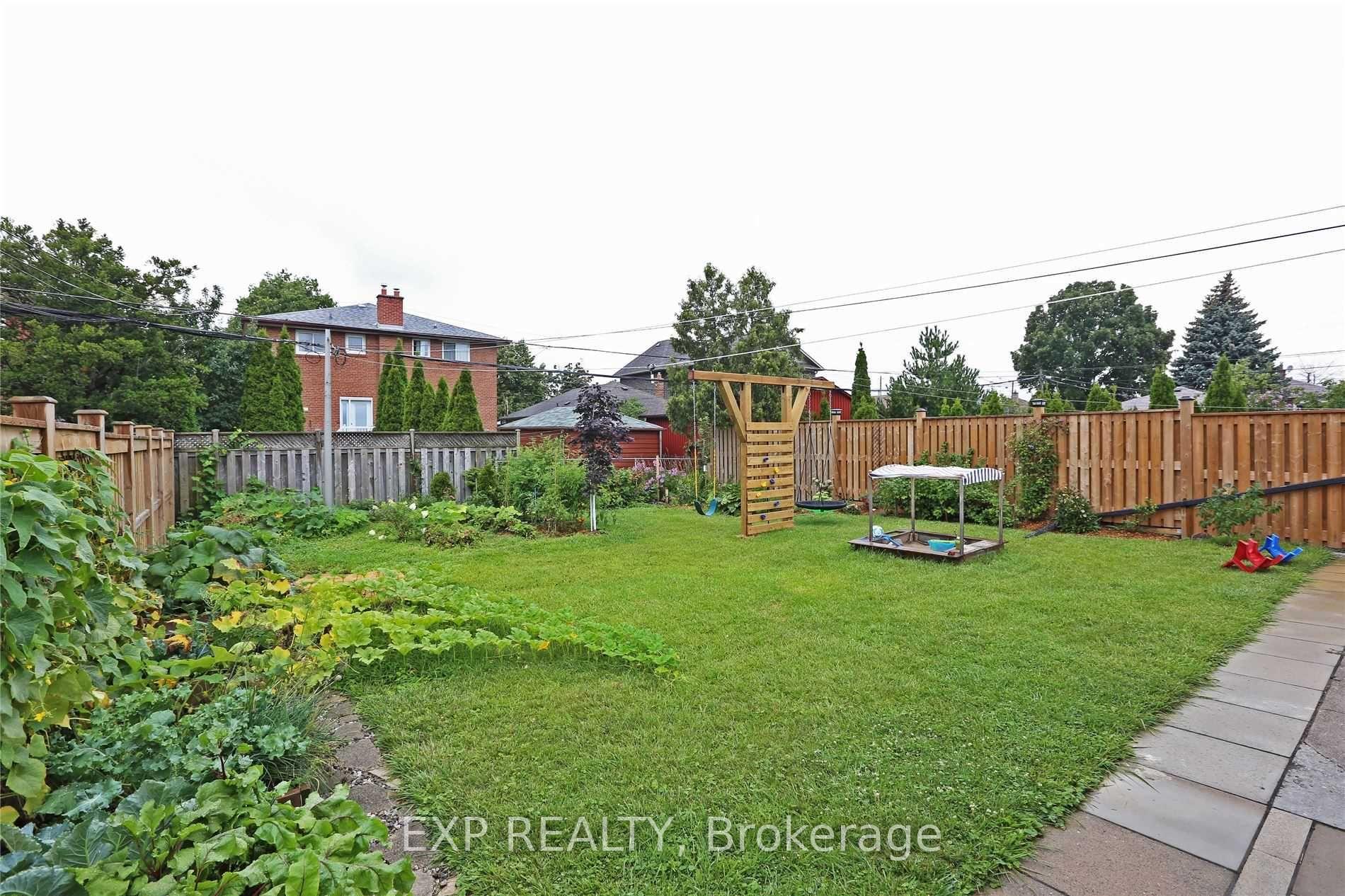 Photo 26 of 204 North Carson Street, Etobicoke, Alderwood — HOMEH