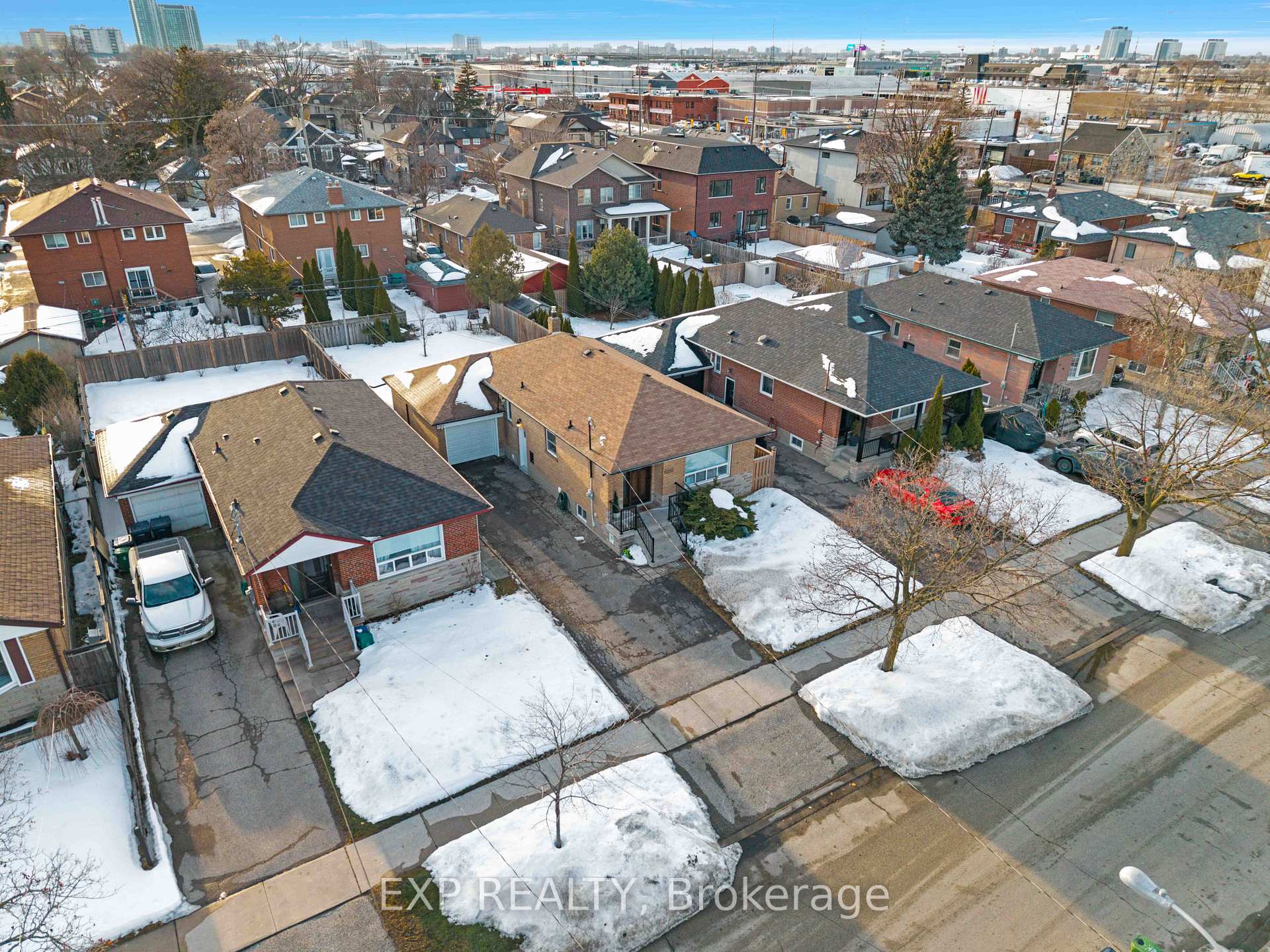 Photo 28 of 204 North Carson Street, Etobicoke, Alderwood — HOMEH