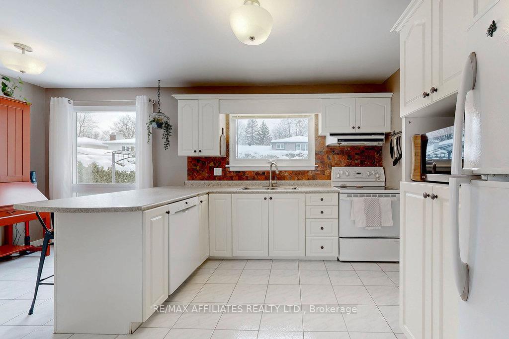 Photo 6 of 23 Burnview Crescent, Ottawa, Blackburn Hamlet — HOMEH