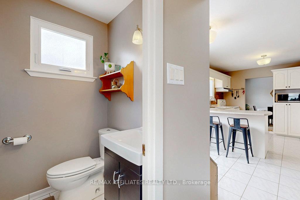 Photo 9 of 23 Burnview Crescent, Ottawa, Blackburn Hamlet — HOMEH