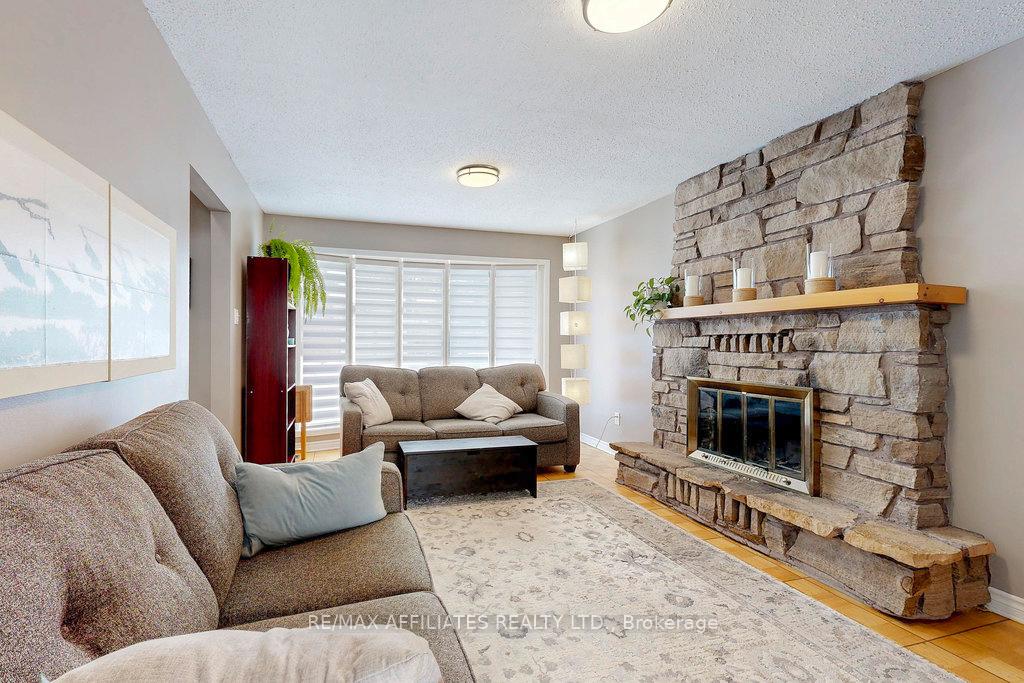 Photo 11 of 23 Burnview Crescent, Ottawa, Blackburn Hamlet — HOMEH