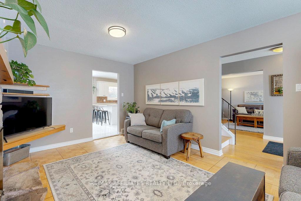Photo 13 of 23 Burnview Crescent, Ottawa, Blackburn Hamlet — HOMEH