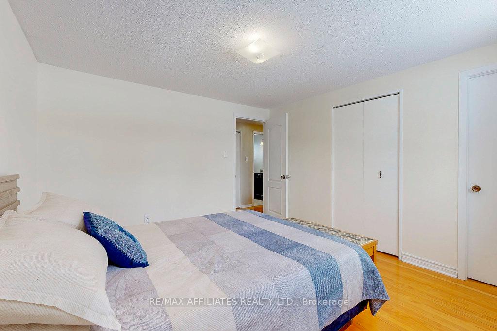 Photo 12 of 23 Burnview Crescent, Ottawa, Blackburn Hamlet — HOMEH