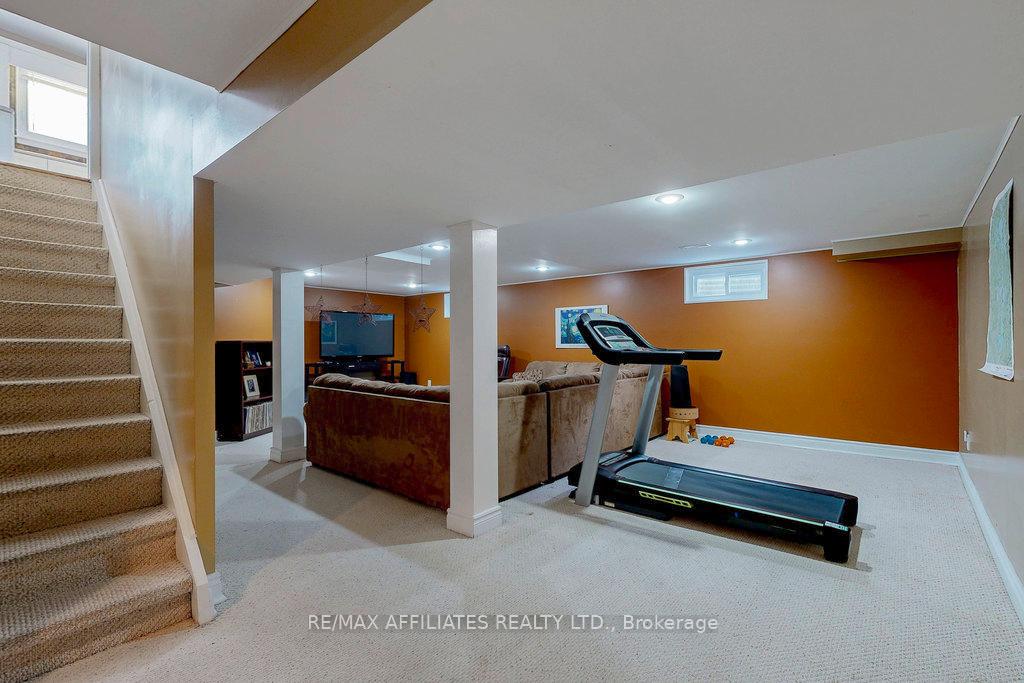 Photo 19 of 23 Burnview Crescent, Ottawa, Blackburn Hamlet — HOMEH