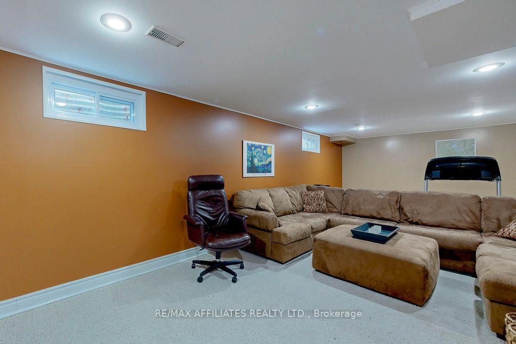 Photo 20 of 23 Burnview Crescent, Ottawa, Blackburn Hamlet — HOMEH