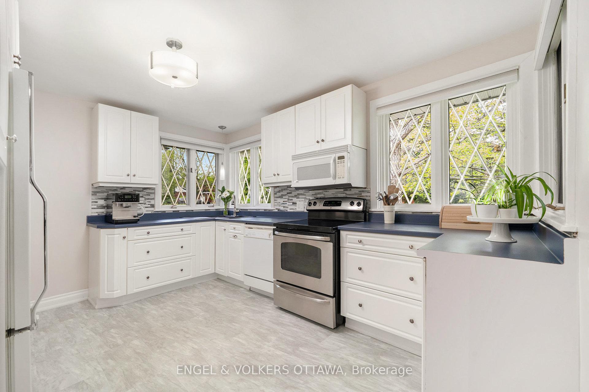 Photo 7 of 1431 Cavendish Road, Ottawa, Applewood Acres — HOMEH