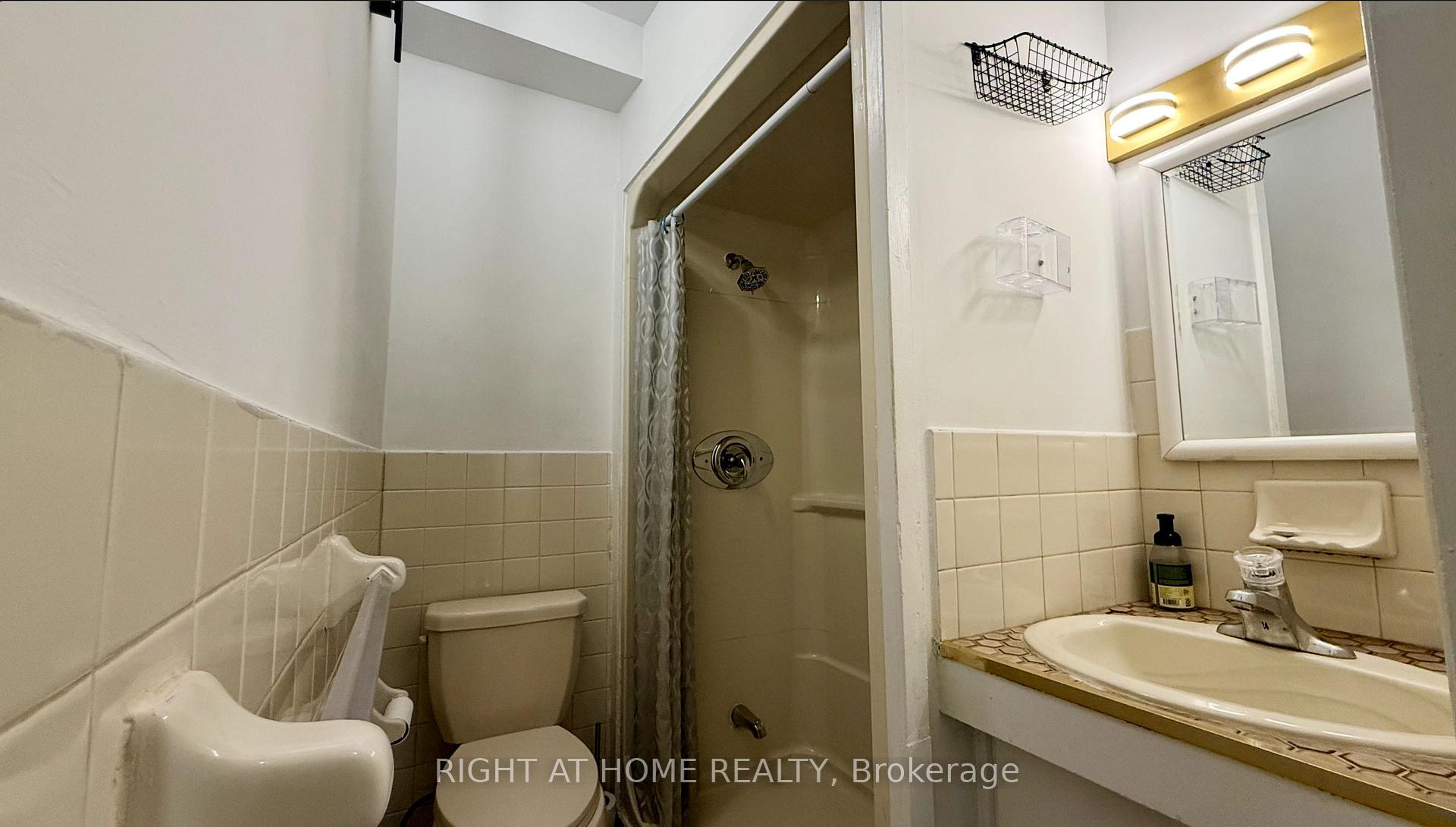 Photo 4 of Unit 1, 636 Manning Avenue, Toronto, Palmerston-Little Italy — HOMEH