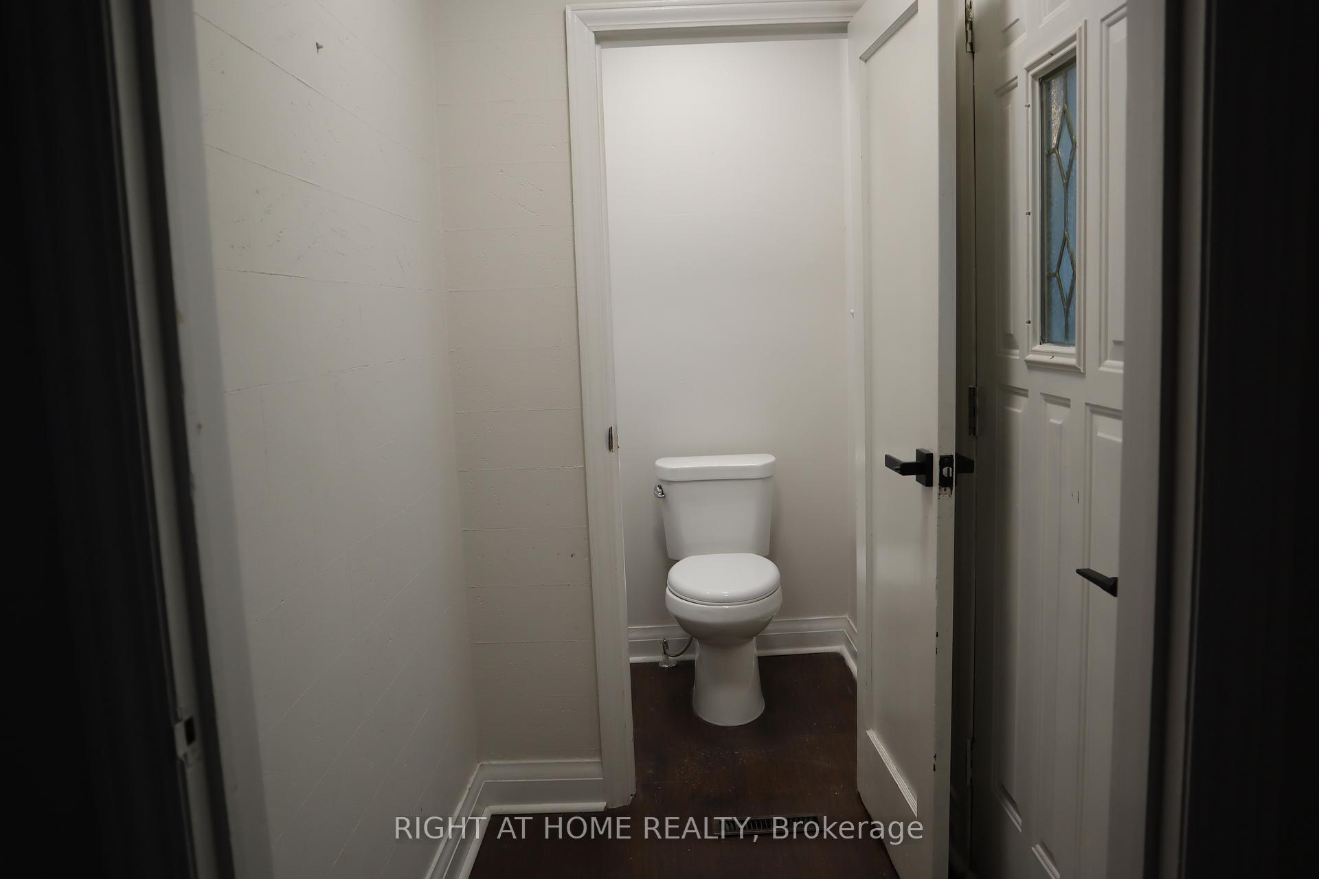 Photo 2 of Unit Upper, 483 Evans Avenue, Etobicoke, Alderwood — HOMEH