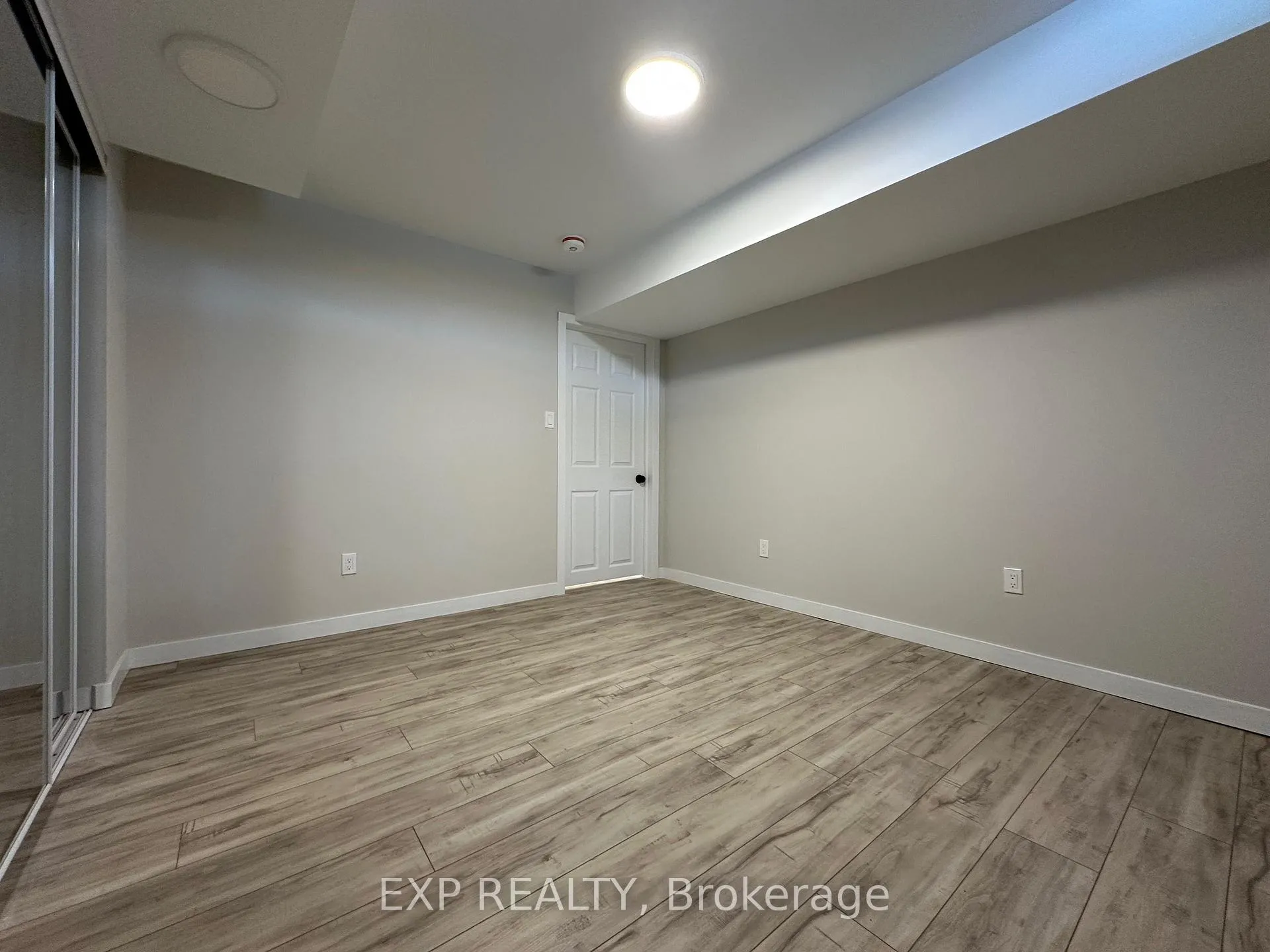 Photo 32 of Unit B, 58 Moore Place, Barrie, Letitia Heights — HOMEH