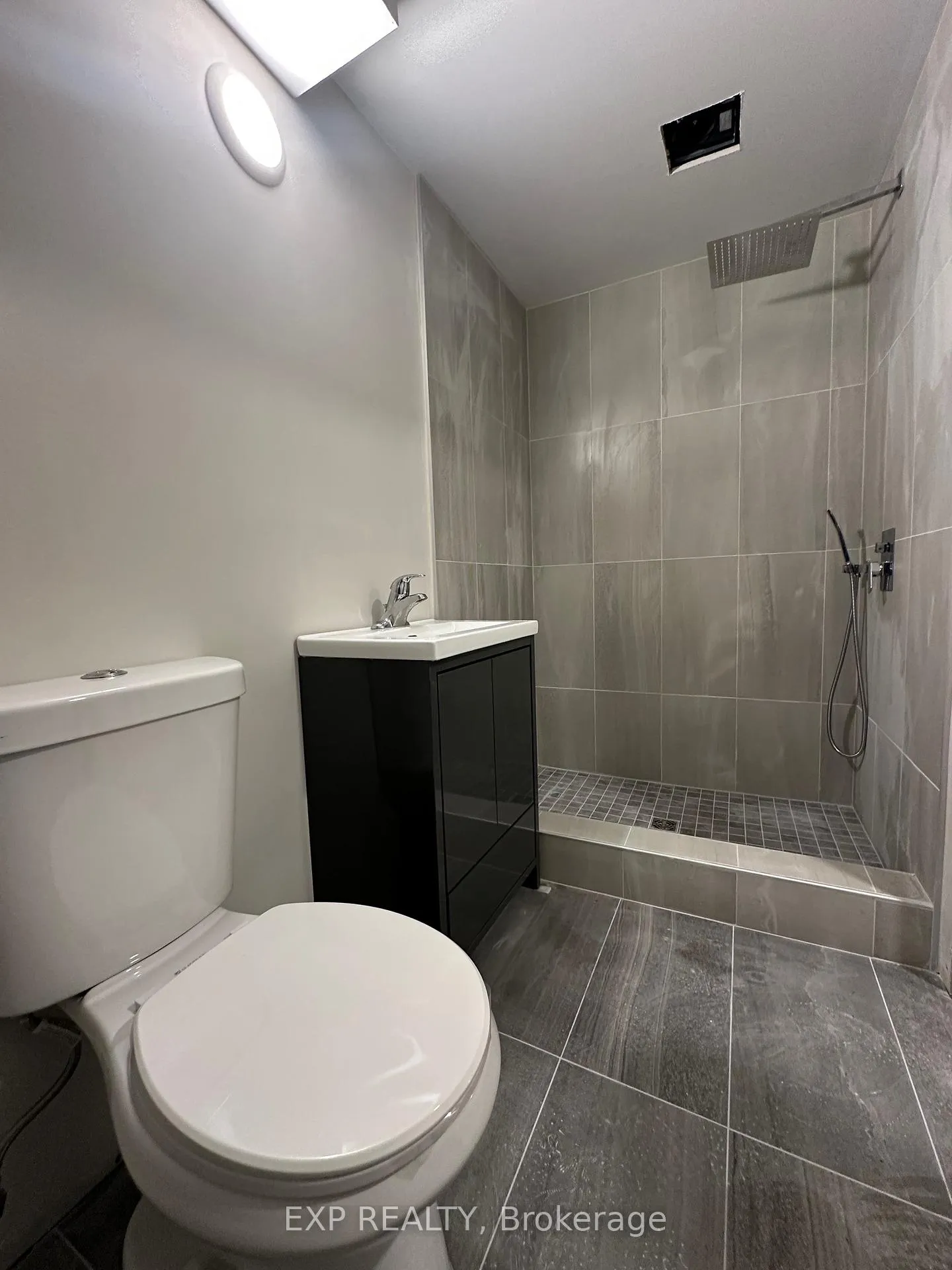 Photo 31 of Unit B, 58 Moore Place, Barrie, Letitia Heights — HOMEH