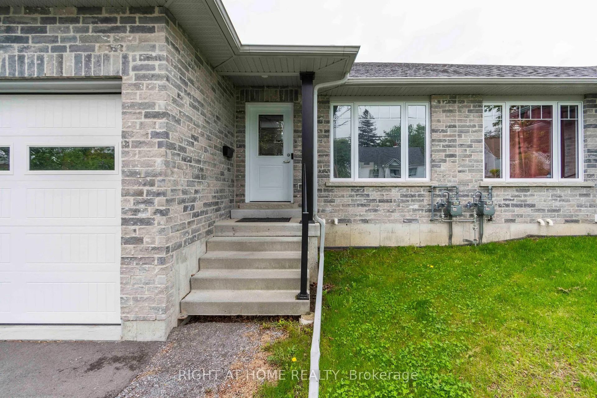 Photo 3 of 72 Gordon Street, Belleville, Belleville Ward — HOMEH