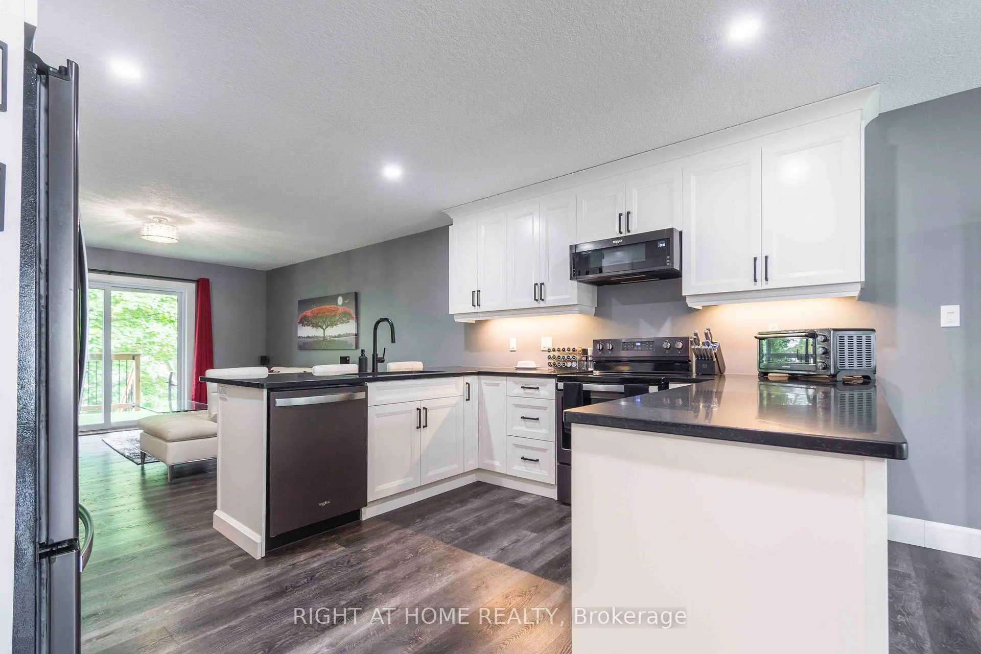 Photo 9 of 72 Gordon Street, Belleville, Belleville Ward — HOMEH