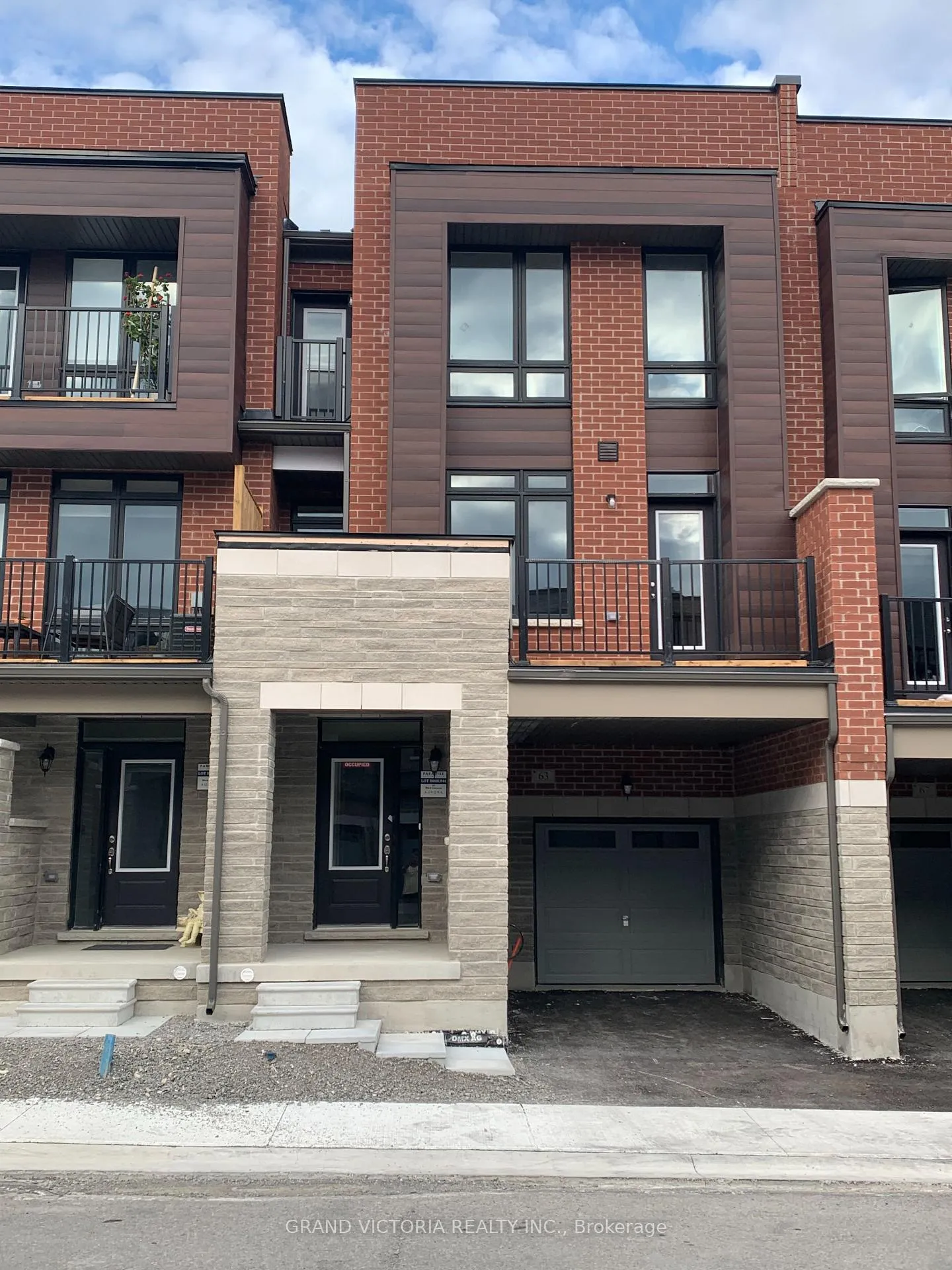 Photo 3 of 63 Blick Crescent, Aurora, Bayview Northeast — HOMEH