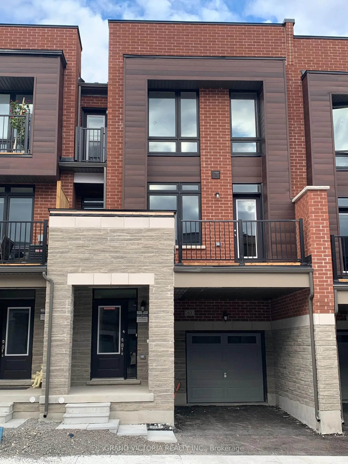 Photo 4 of 63 Blick Crescent, Aurora, Bayview Northeast — HOMEH