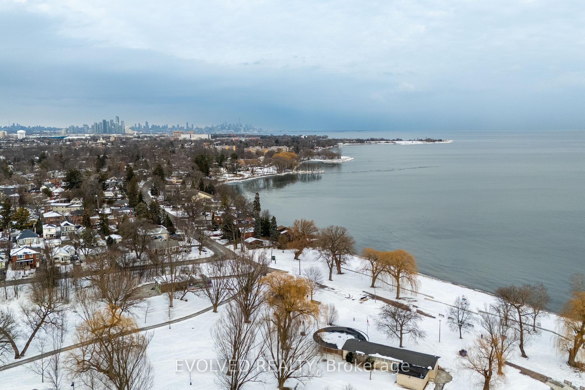 Photo 4 of 48 James Street, Etobicoke, Long Branch — HOMEH
