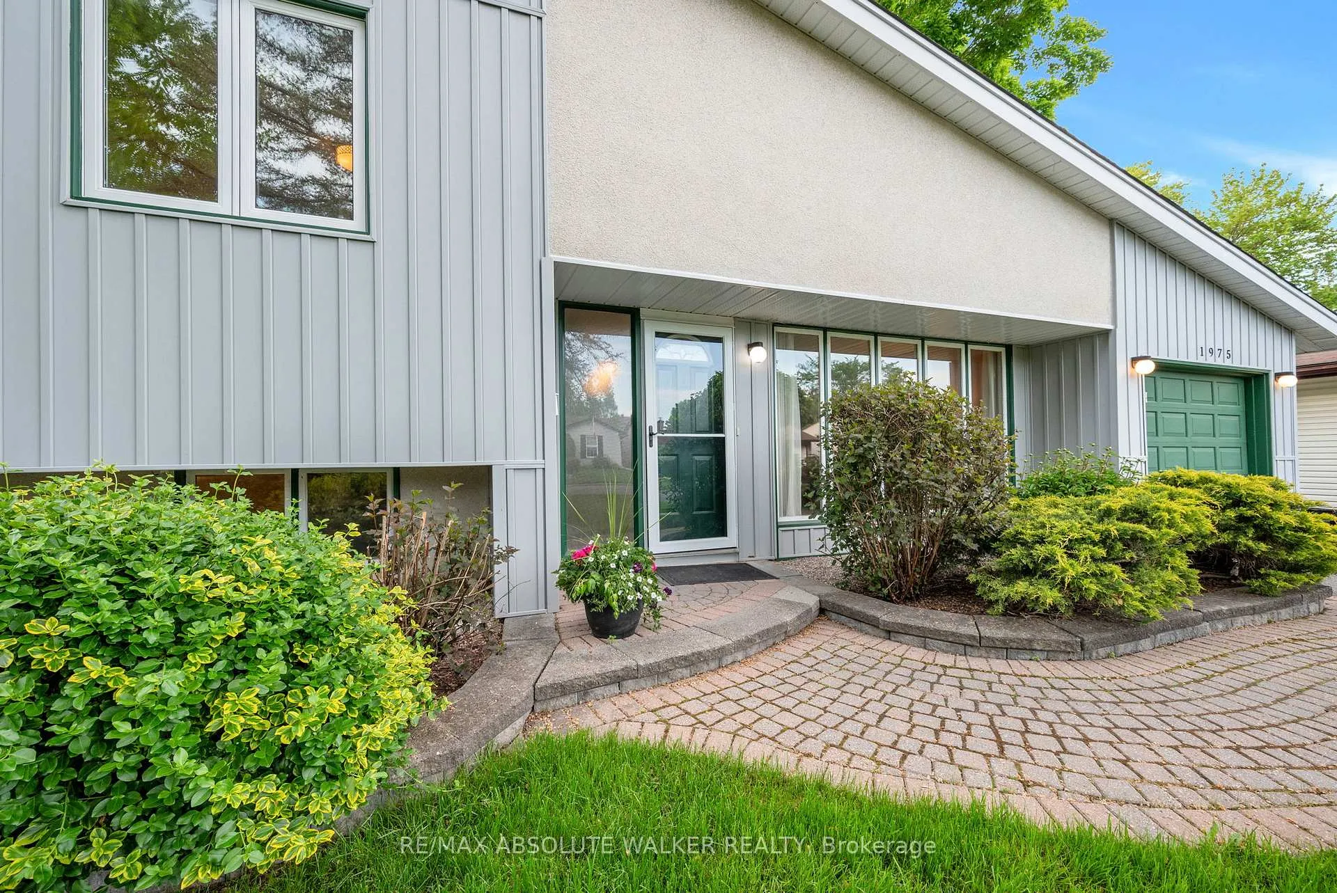 Photo 8 of 1975 Oakdean Crescent, Ottawa, Beacon Hill North — HOMEH