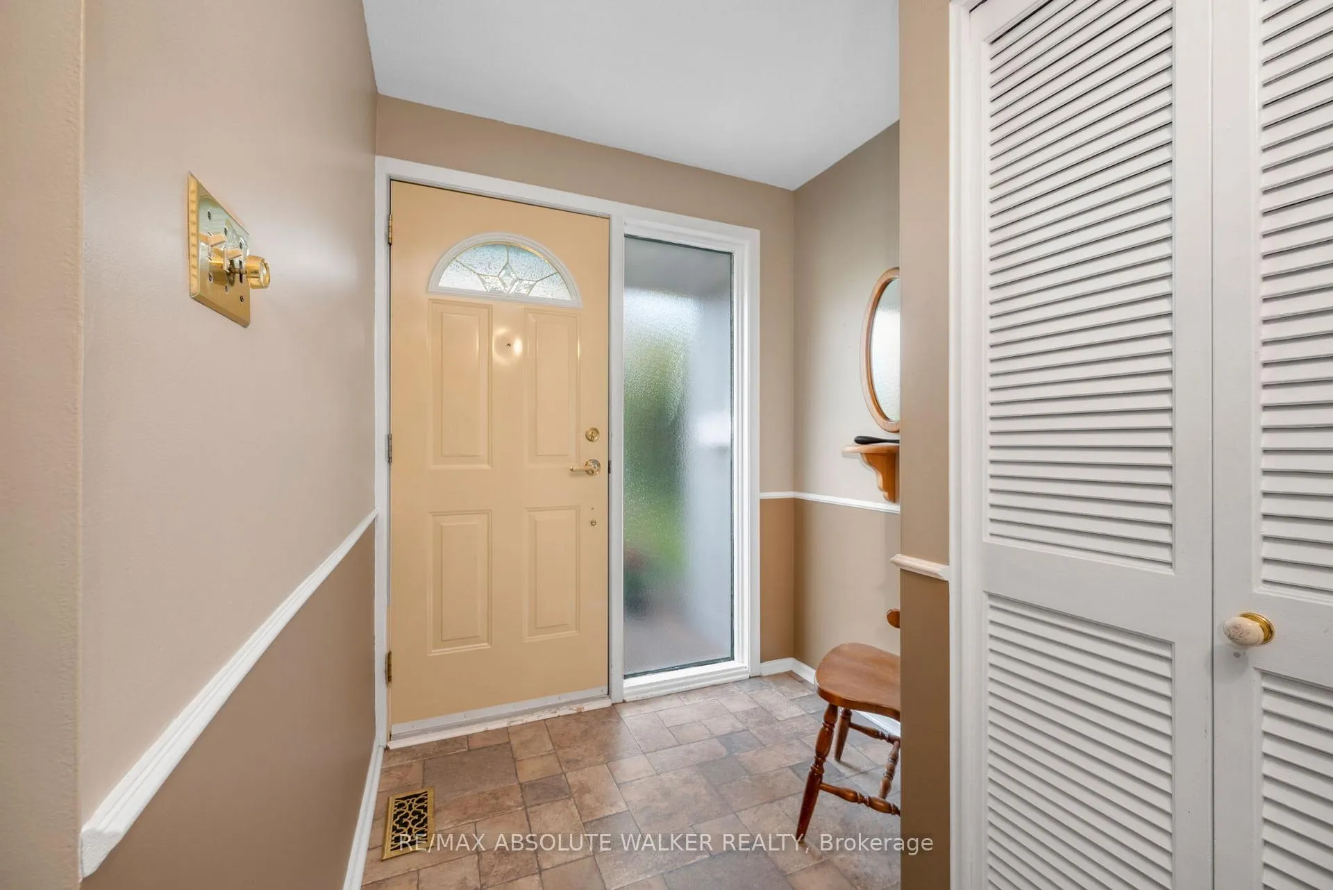 Photo 11 of 1975 Oakdean Crescent, Ottawa, Beacon Hill North — HOMEH