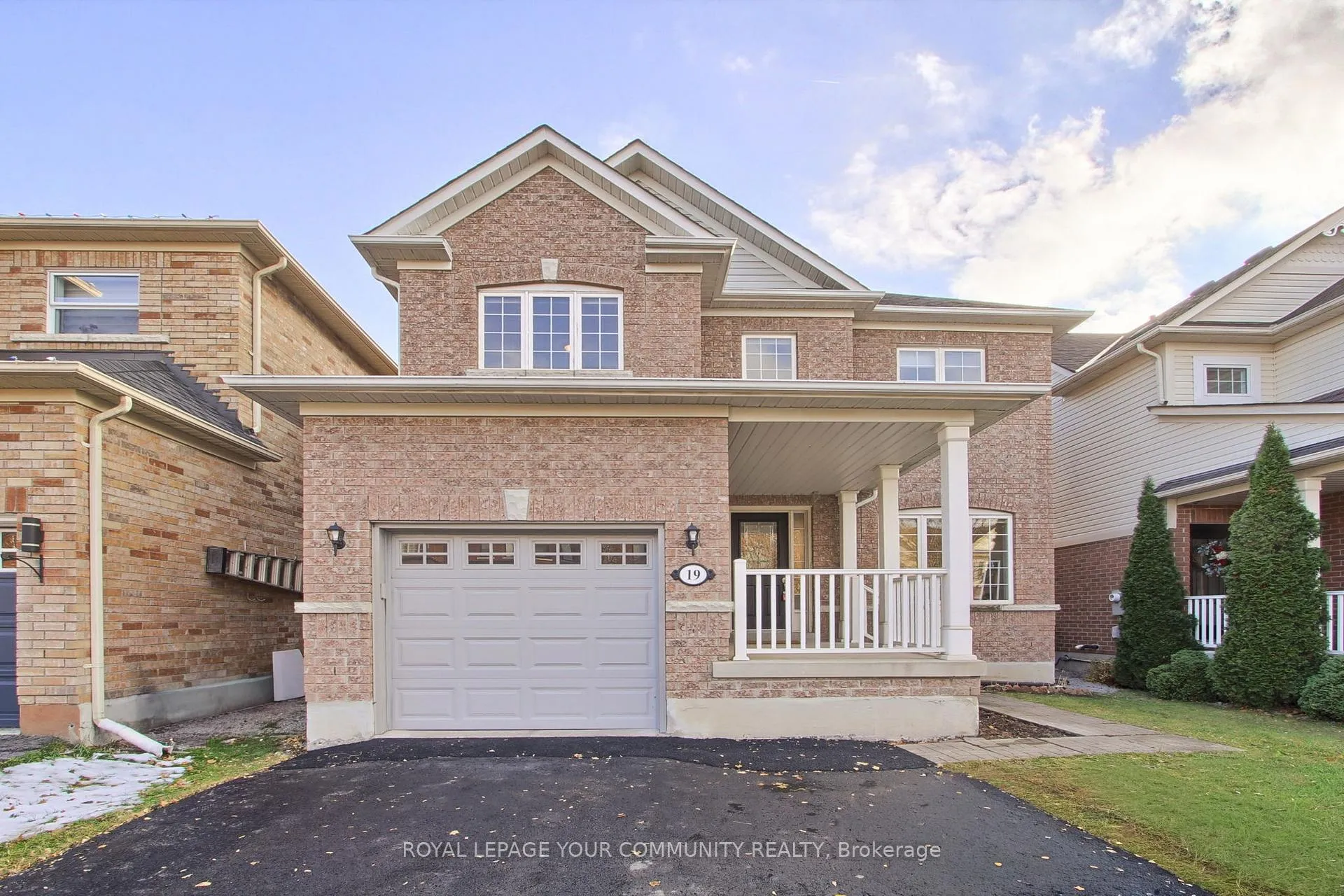 Photo 2 of 19 Chippingwood Manor, Aurora, Bayview Wellington — HOMEH