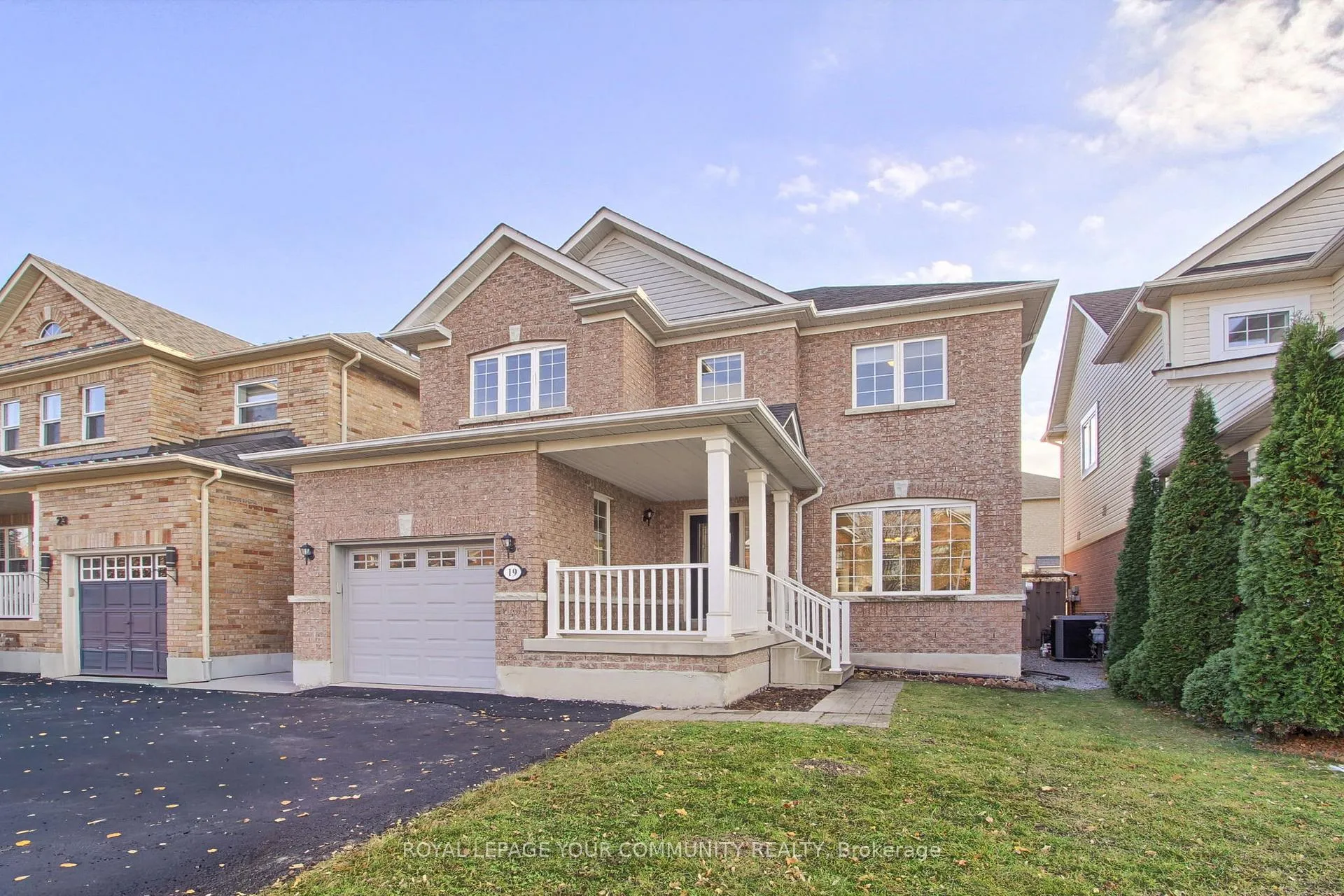 Photo 6 of 19 Chippingwood Manor, Aurora, Bayview Wellington — HOMEH
