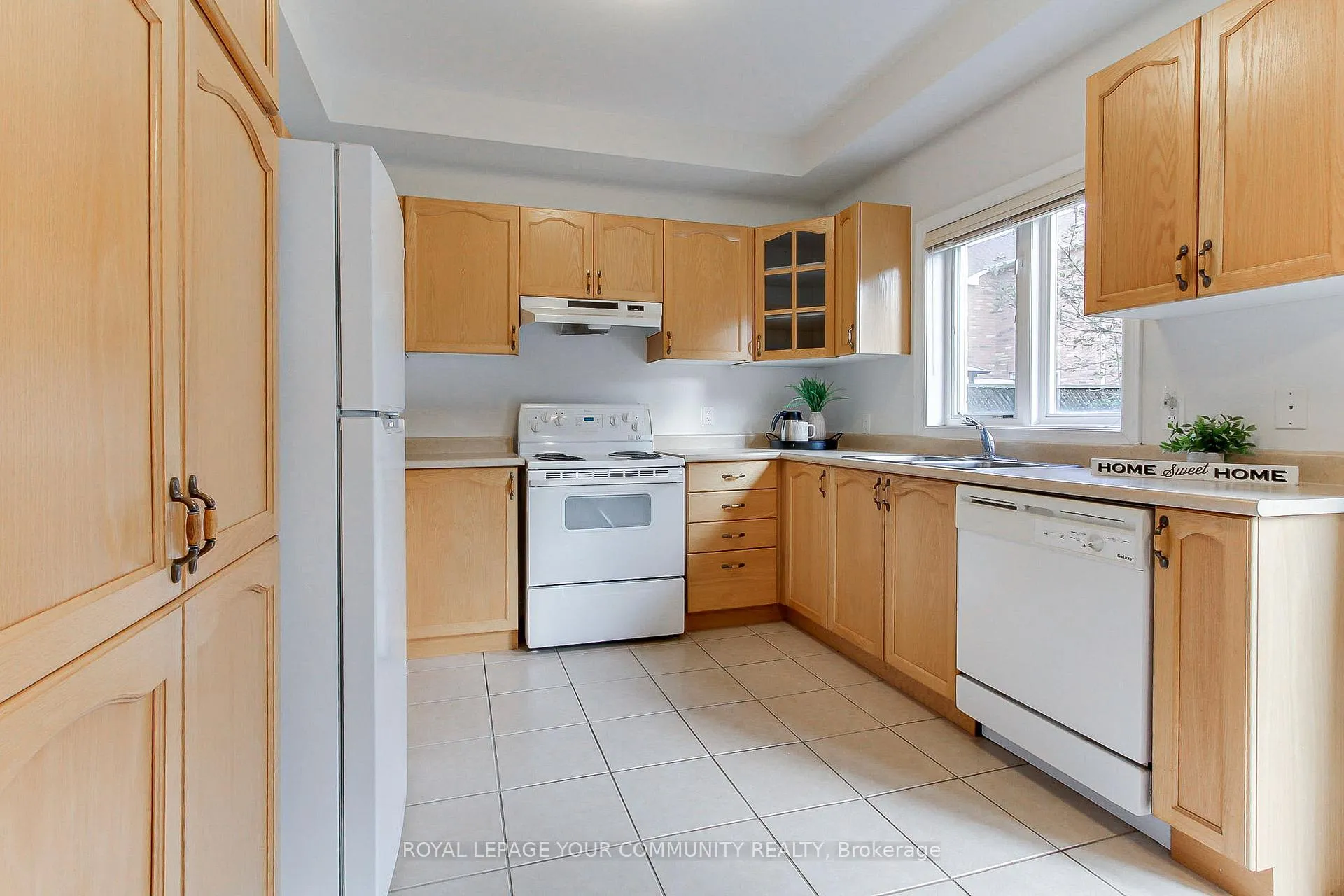 Photo 16 of 19 Chippingwood Manor, Aurora, Bayview Wellington — HOMEH