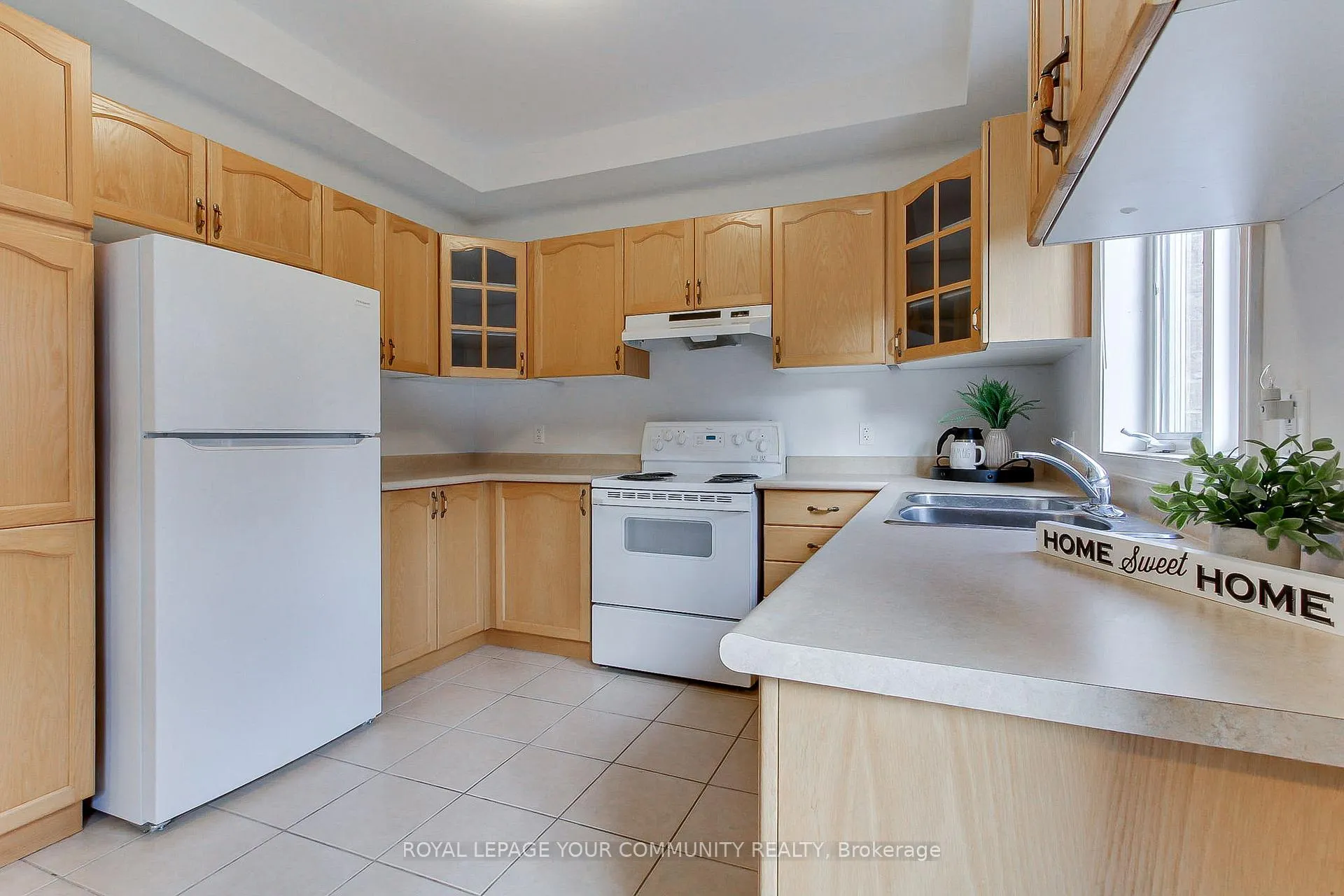 Photo 19 of 19 Chippingwood Manor, Aurora, Bayview Wellington — HOMEH