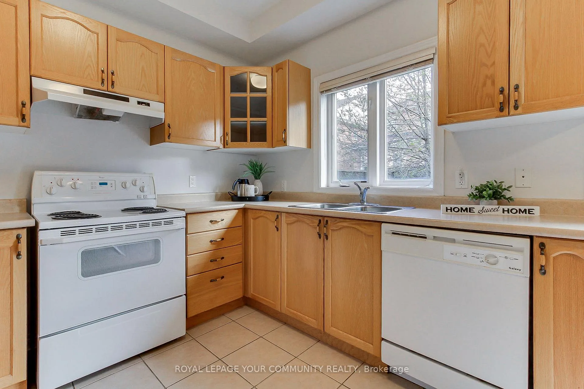 Photo 24 of 19 Chippingwood Manor, Aurora, Bayview Wellington — HOMEH