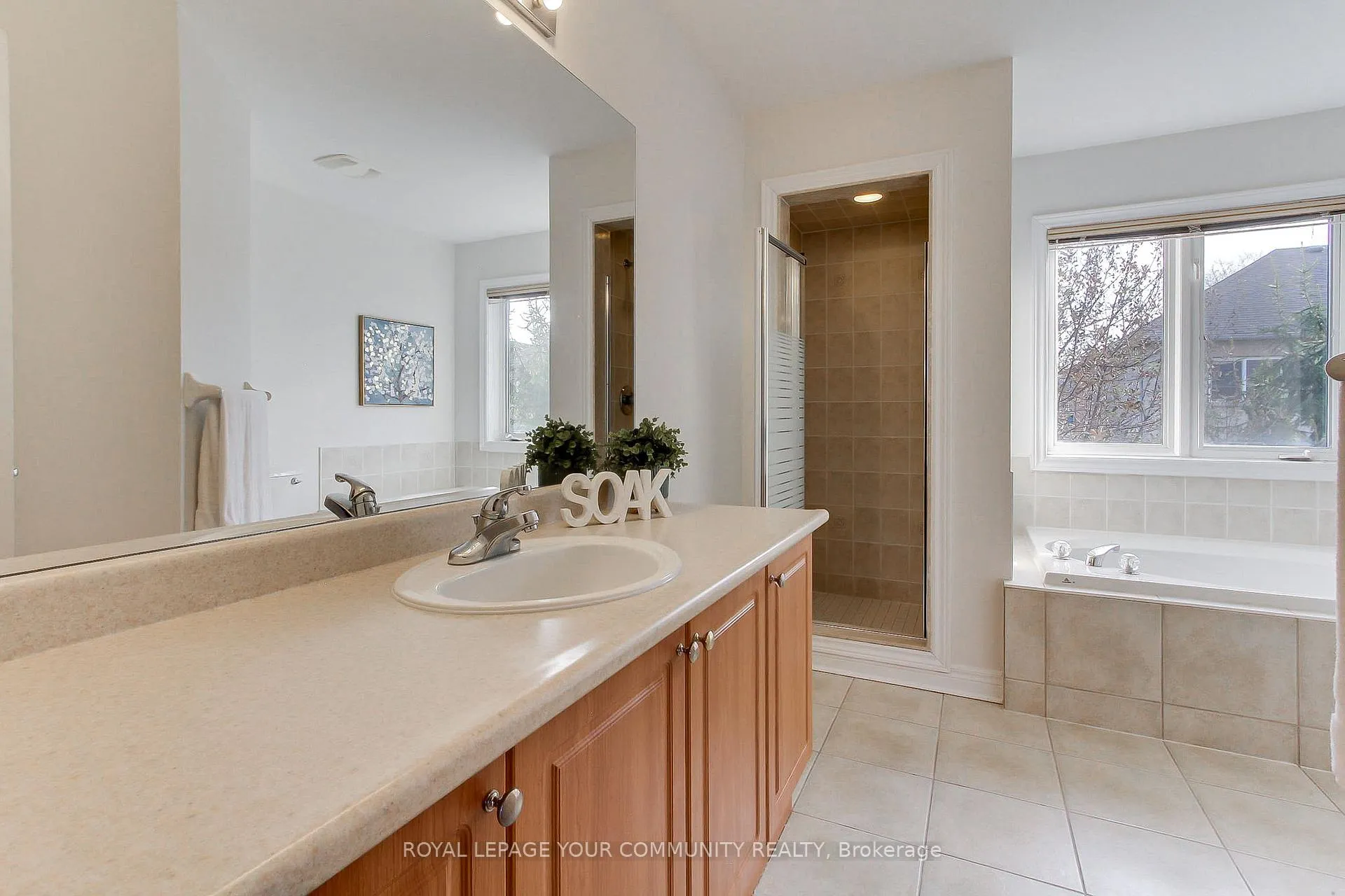 Photo 55 of 19 Chippingwood Manor, Aurora, Bayview Wellington — HOMEH
