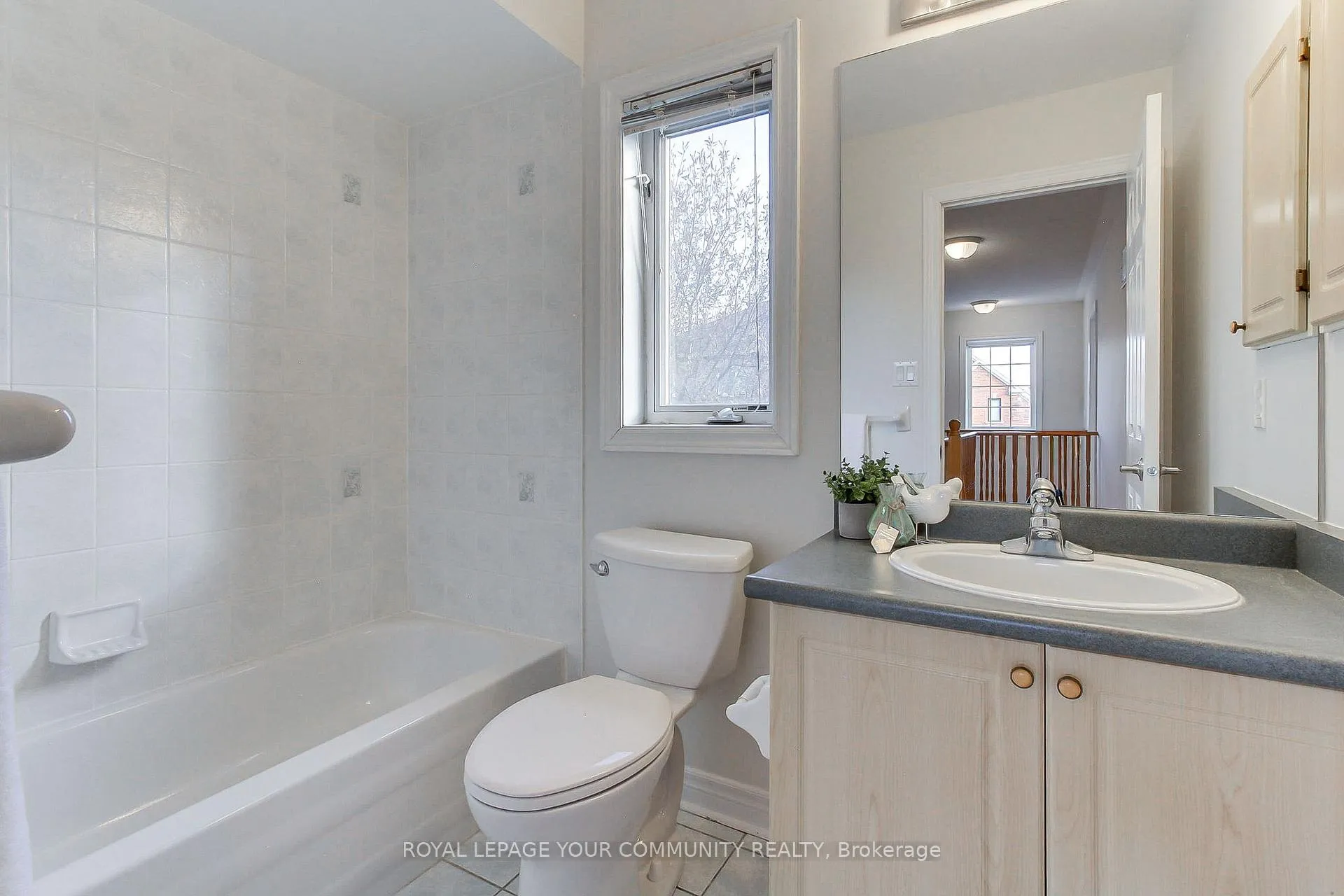 Photo 62 of 19 Chippingwood Manor, Aurora, Bayview Wellington — HOMEH