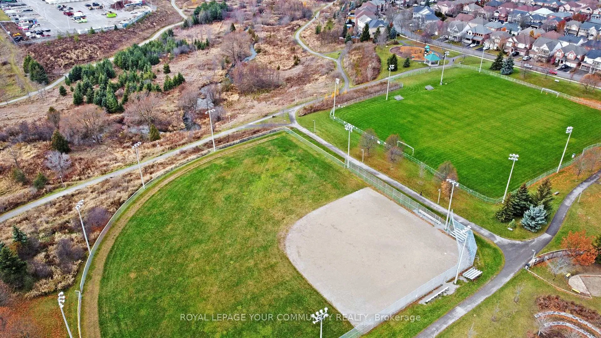 Photo 96 of 19 Chippingwood Manor, Aurora, Bayview Wellington — HOMEH