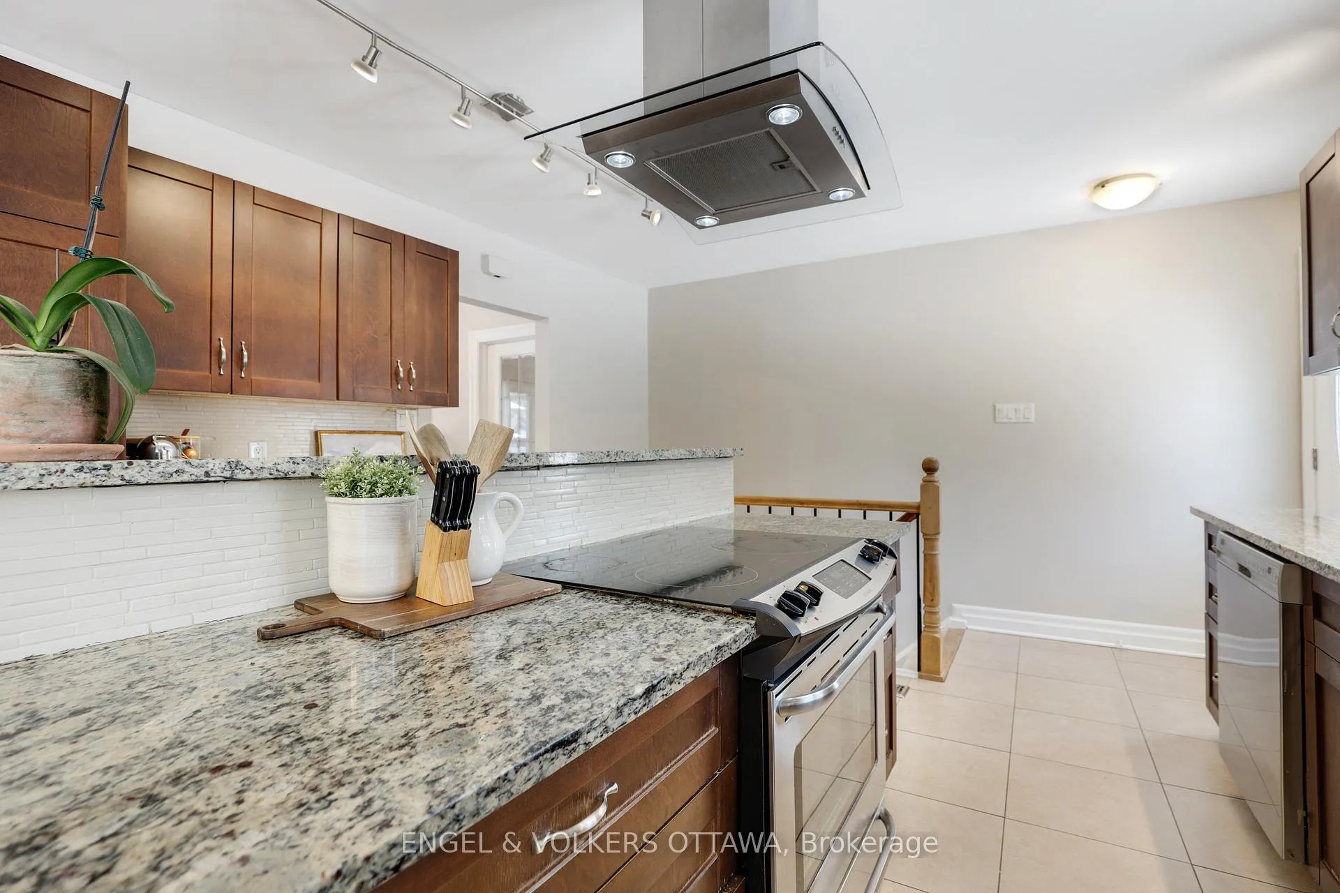 Photo 101 of 2665 Colman Street, Ottawa, Riverside Park — HOMEH