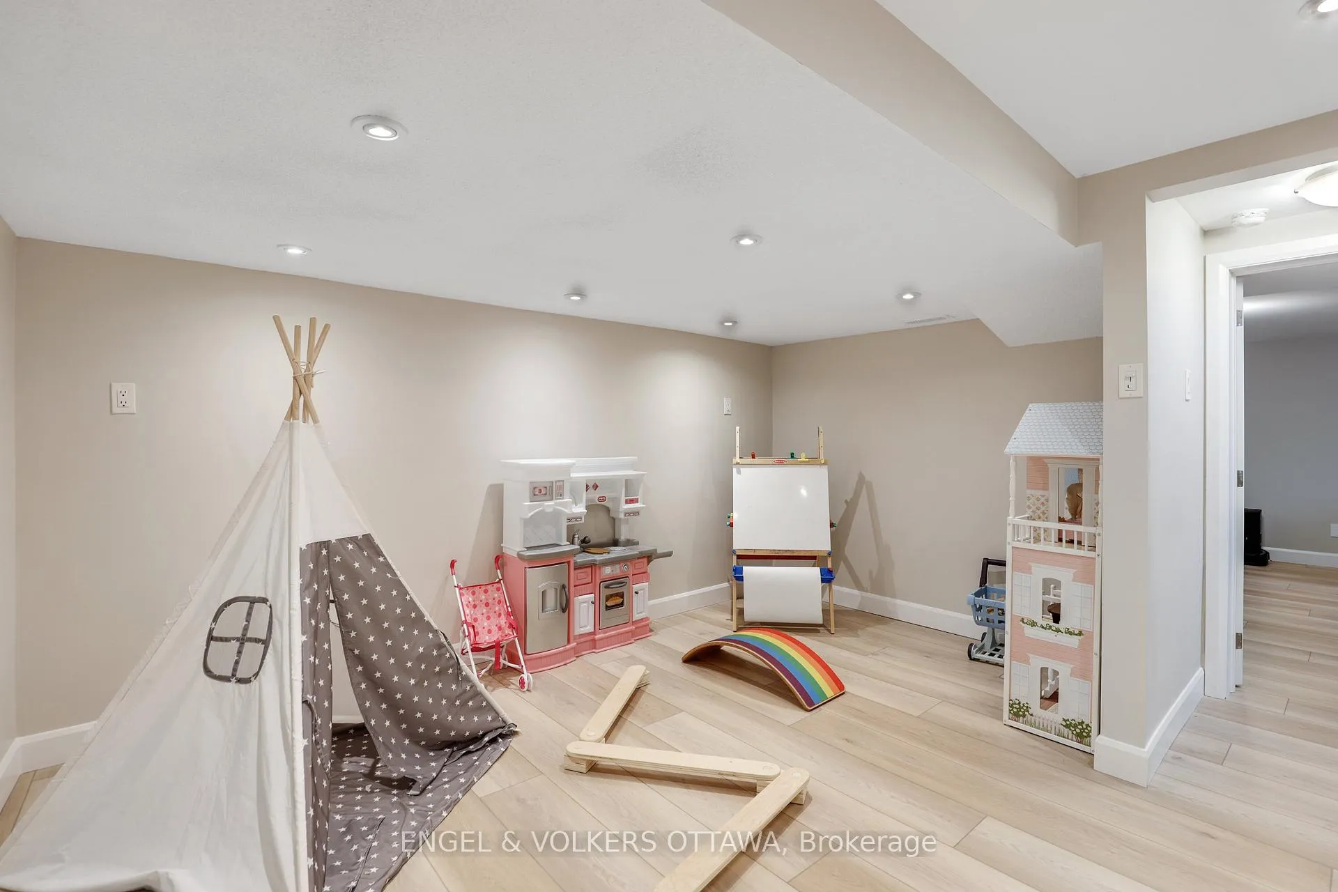 Photo 153 of 2665 Colman Street, Ottawa, Riverside Park — HOMEH