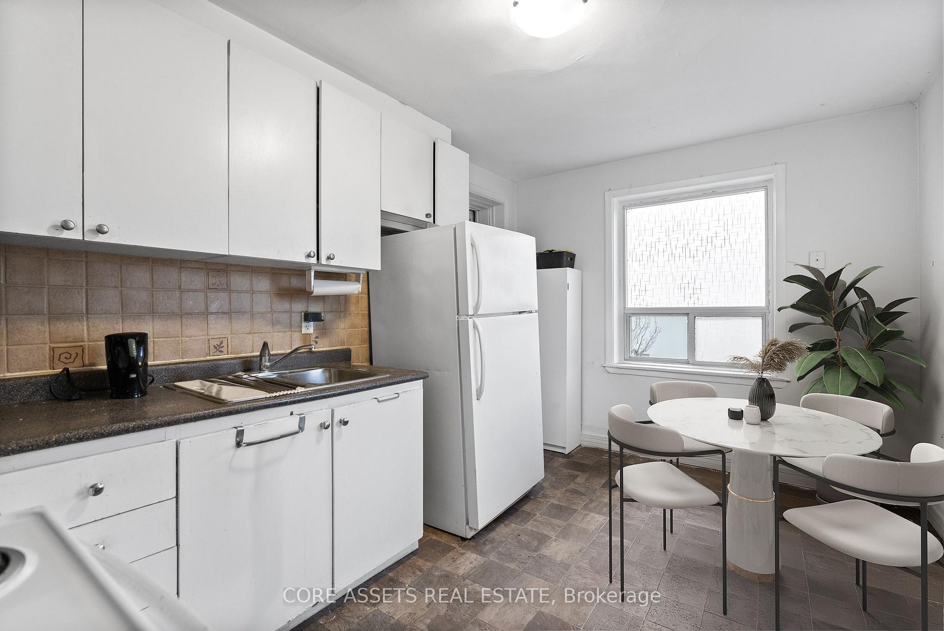 Photo 9 of Unit Upper, 890 College Street, Toronto, Palmerston-Little Italy — HOMEH