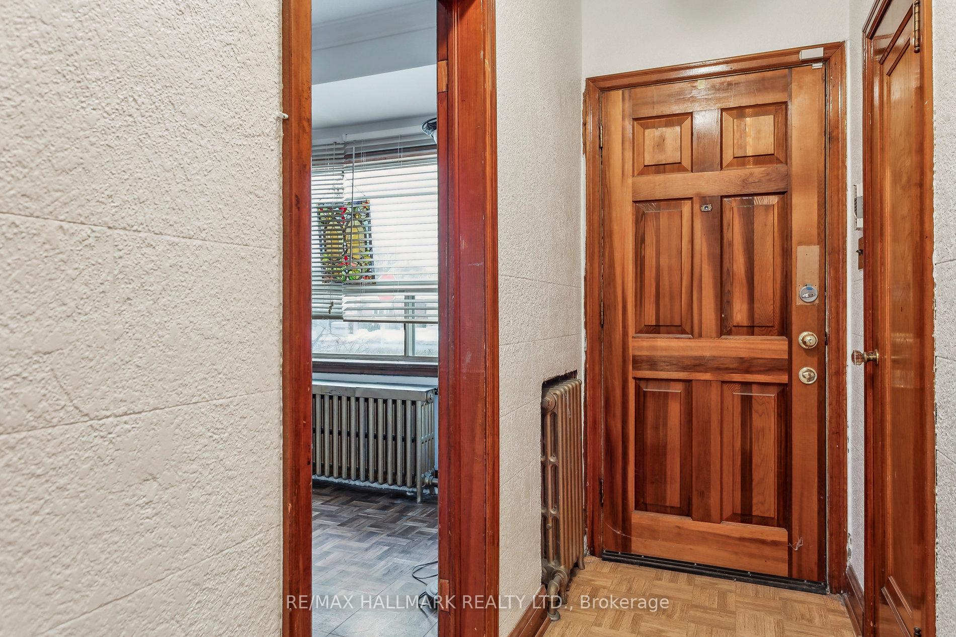 Photo 3 of 618 Brown's Line, Etobicoke, Alderwood — HOMEH