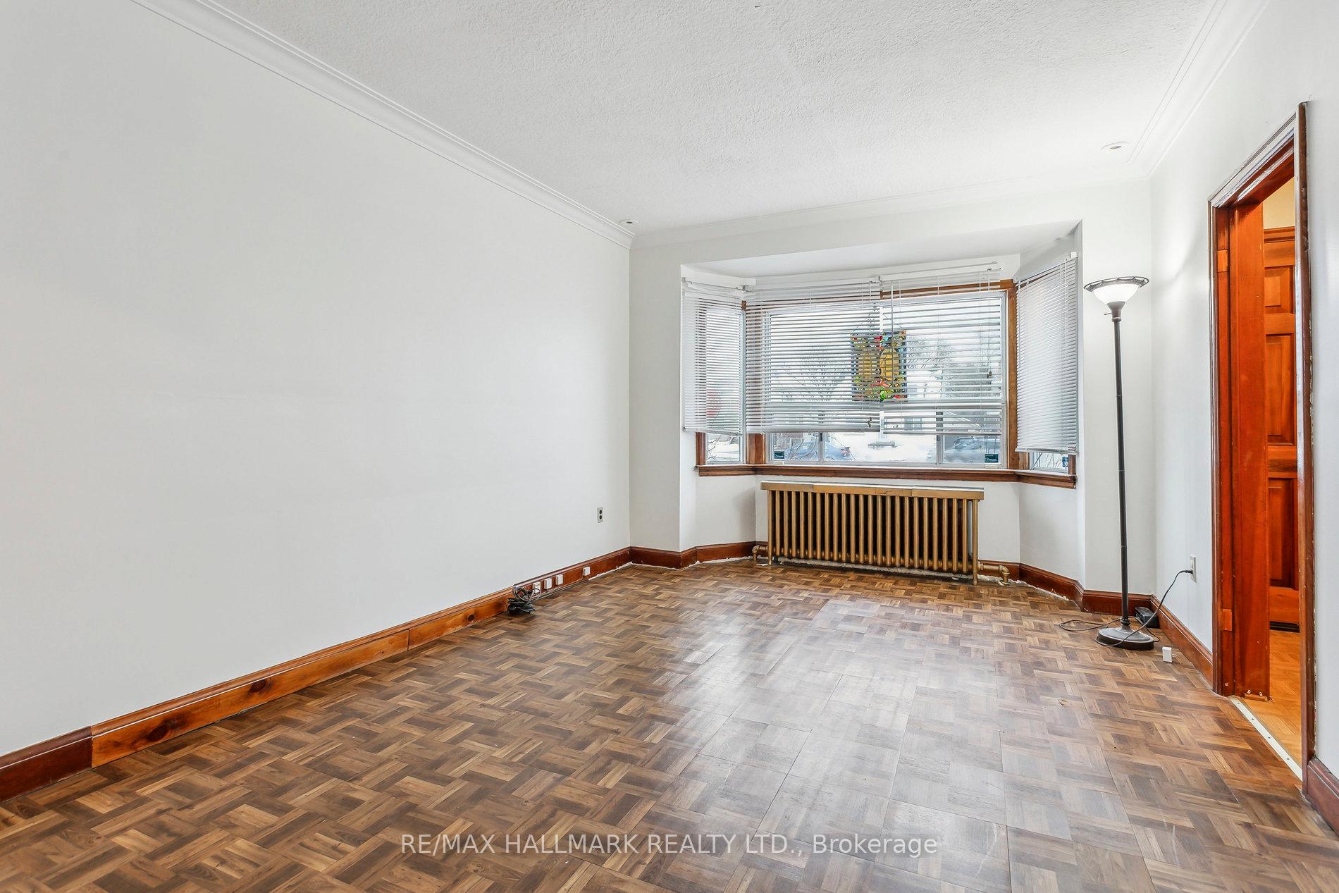 Photo 5 of 618 Brown's Line, Etobicoke, Alderwood — HOMEH