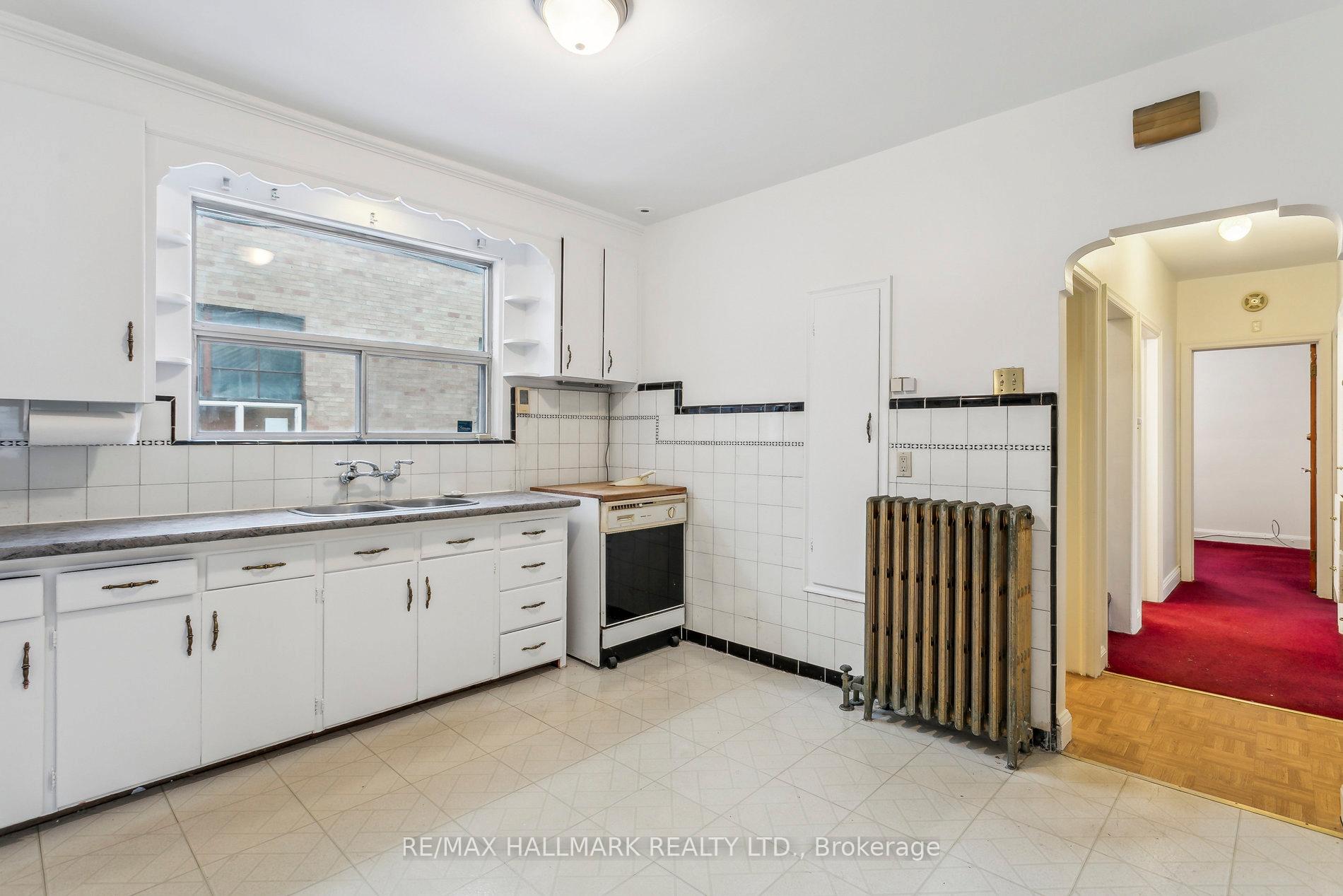 Photo 9 of 618 Brown's Line, Etobicoke, Alderwood — HOMEH