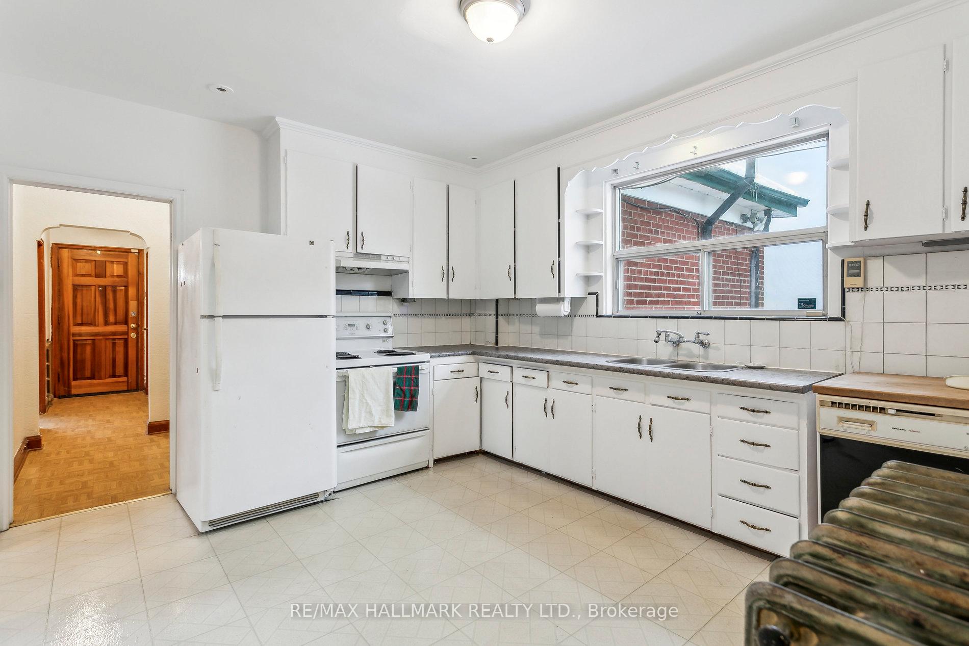 Photo 10 of 618 Brown's Line, Etobicoke, Alderwood — HOMEH