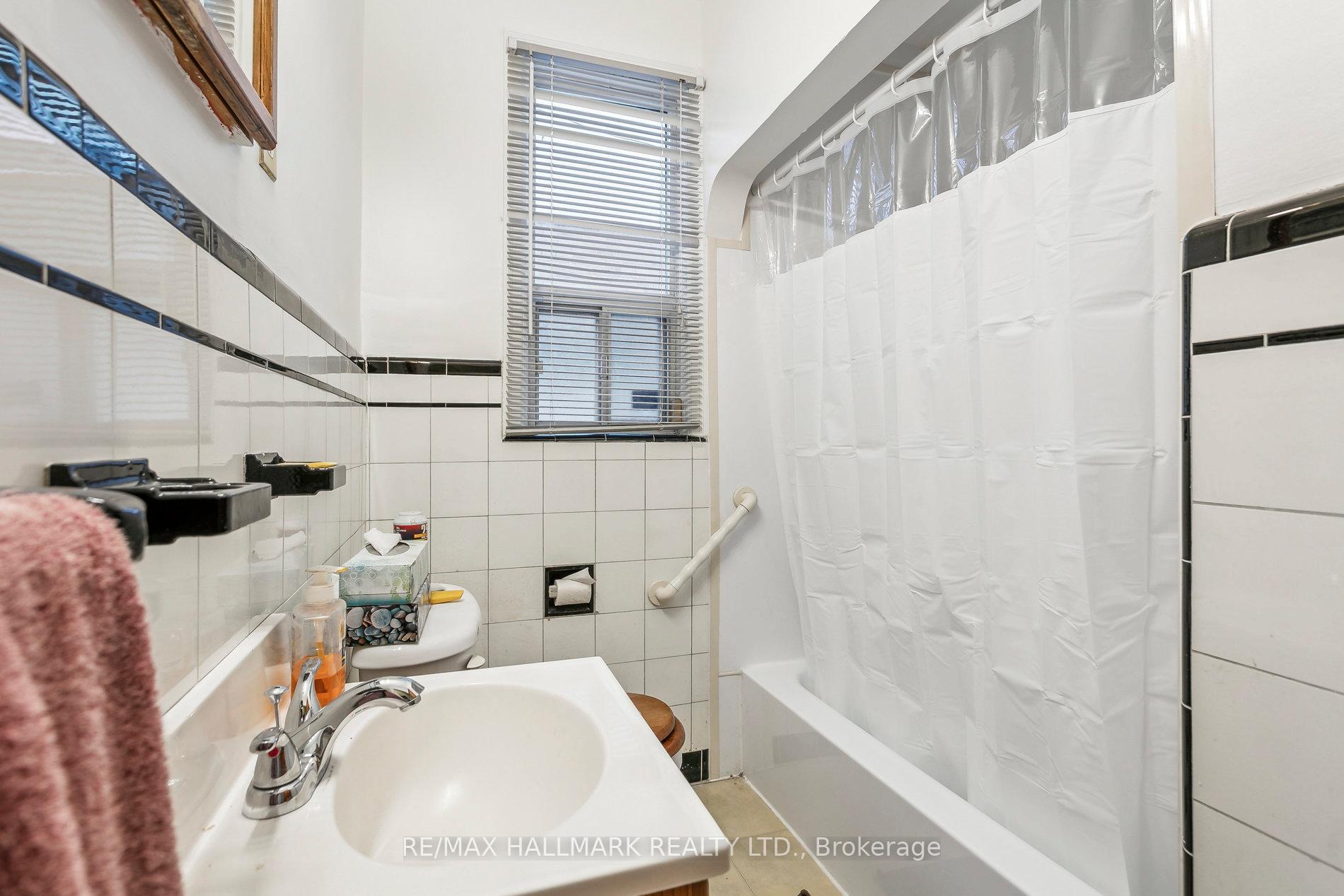 Photo 17 of 618 Brown's Line, Etobicoke, Alderwood — HOMEH