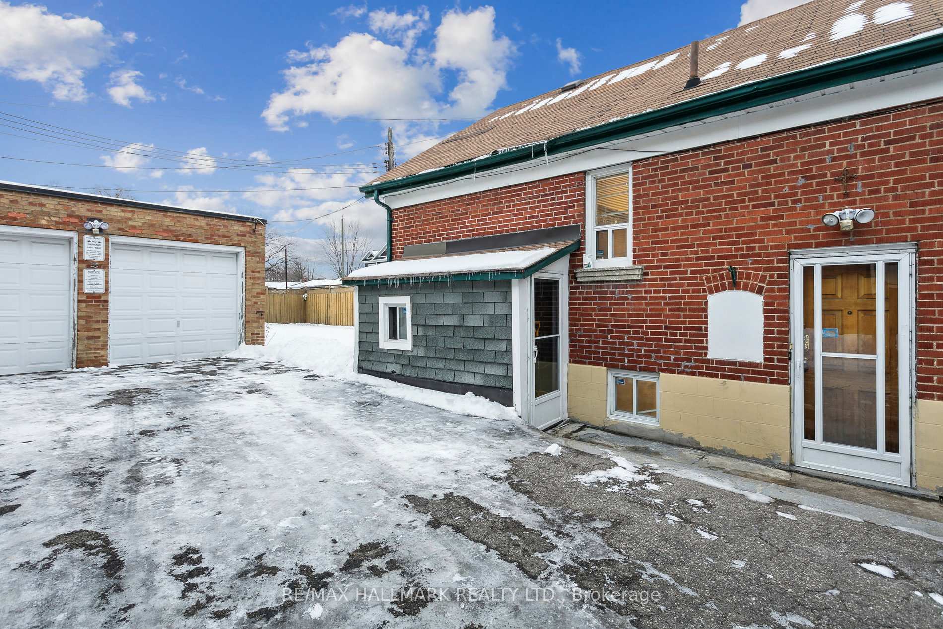 Photo 34 of 618 Brown's Line, Etobicoke, Alderwood — HOMEH