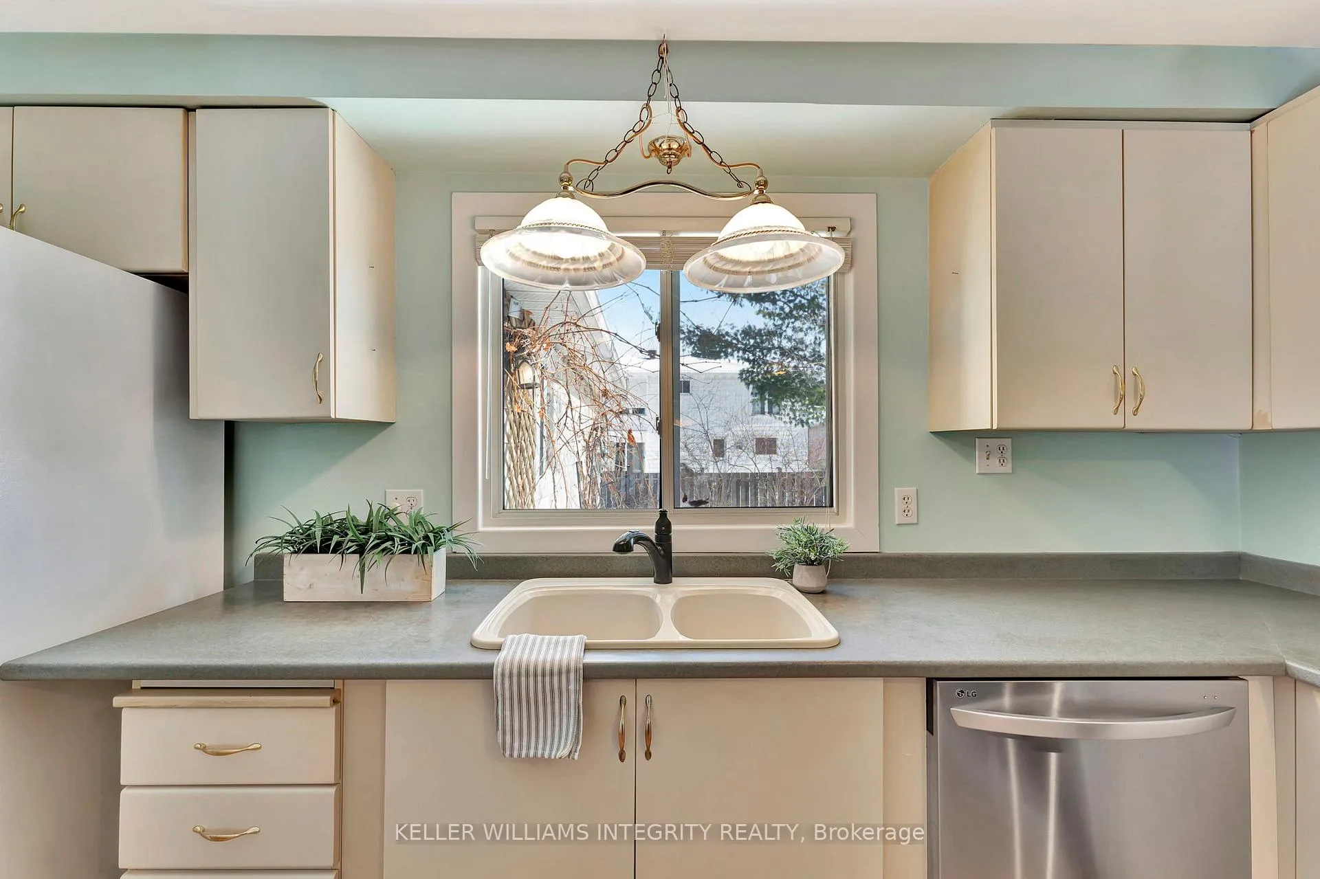 Photo 55 of 28 Wedgewood Crescent, Ottawa, Blackburn Hamlet — HOMEH