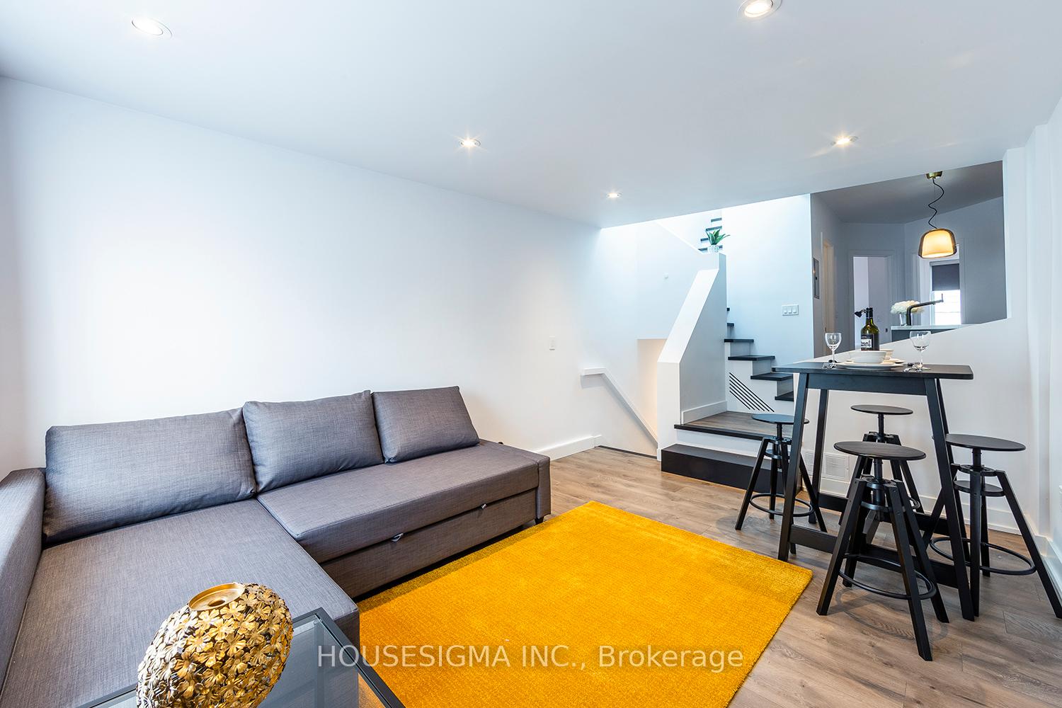 Photo 5 of 40 Tecumseth Street, Toronto, Niagara — HOMEH