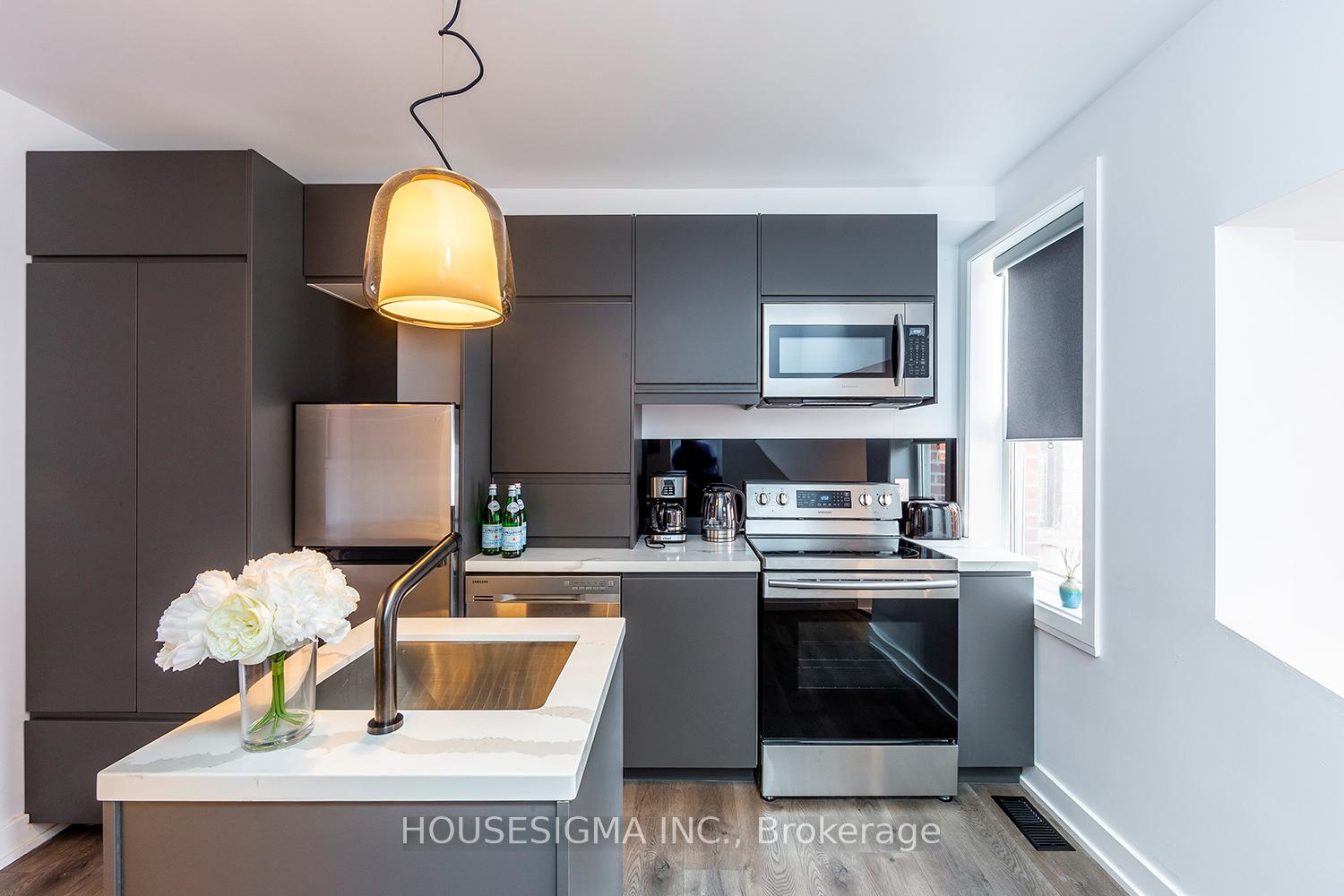 Photo 6 of 40 Tecumseth Street, Toronto, Niagara — HOMEH