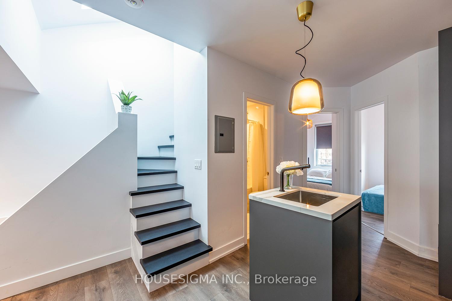 Photo 7 of 40 Tecumseth Street, Toronto, Niagara — HOMEH