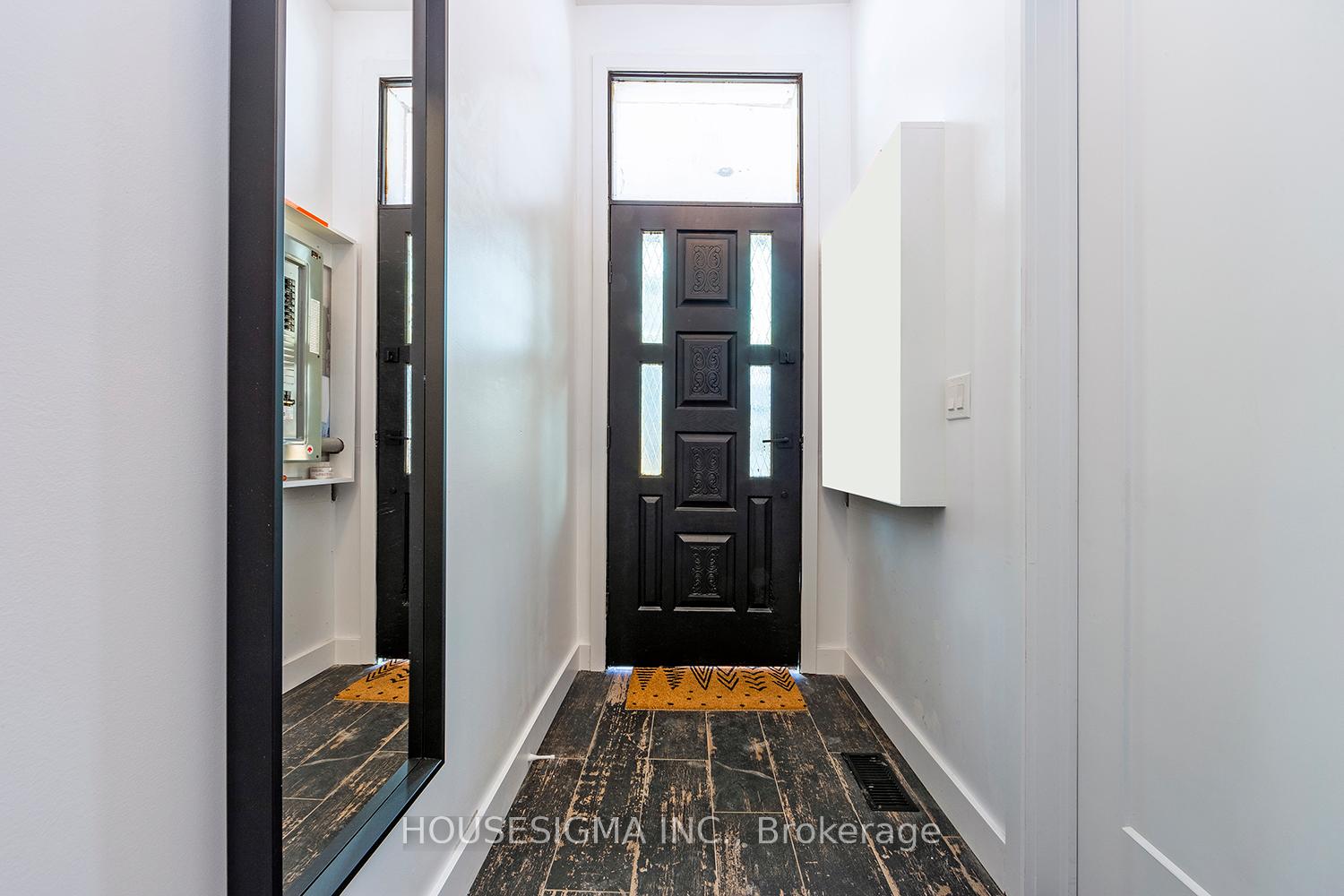 Photo 17 of 40 Tecumseth Street, Toronto, Niagara — HOMEH